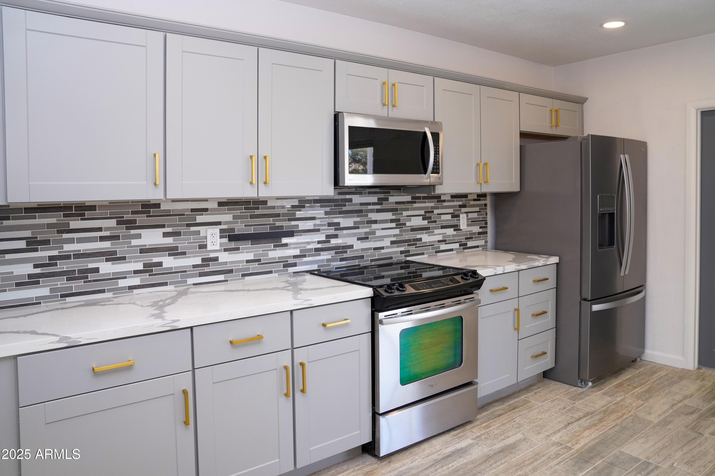 685 W SHANNON Street