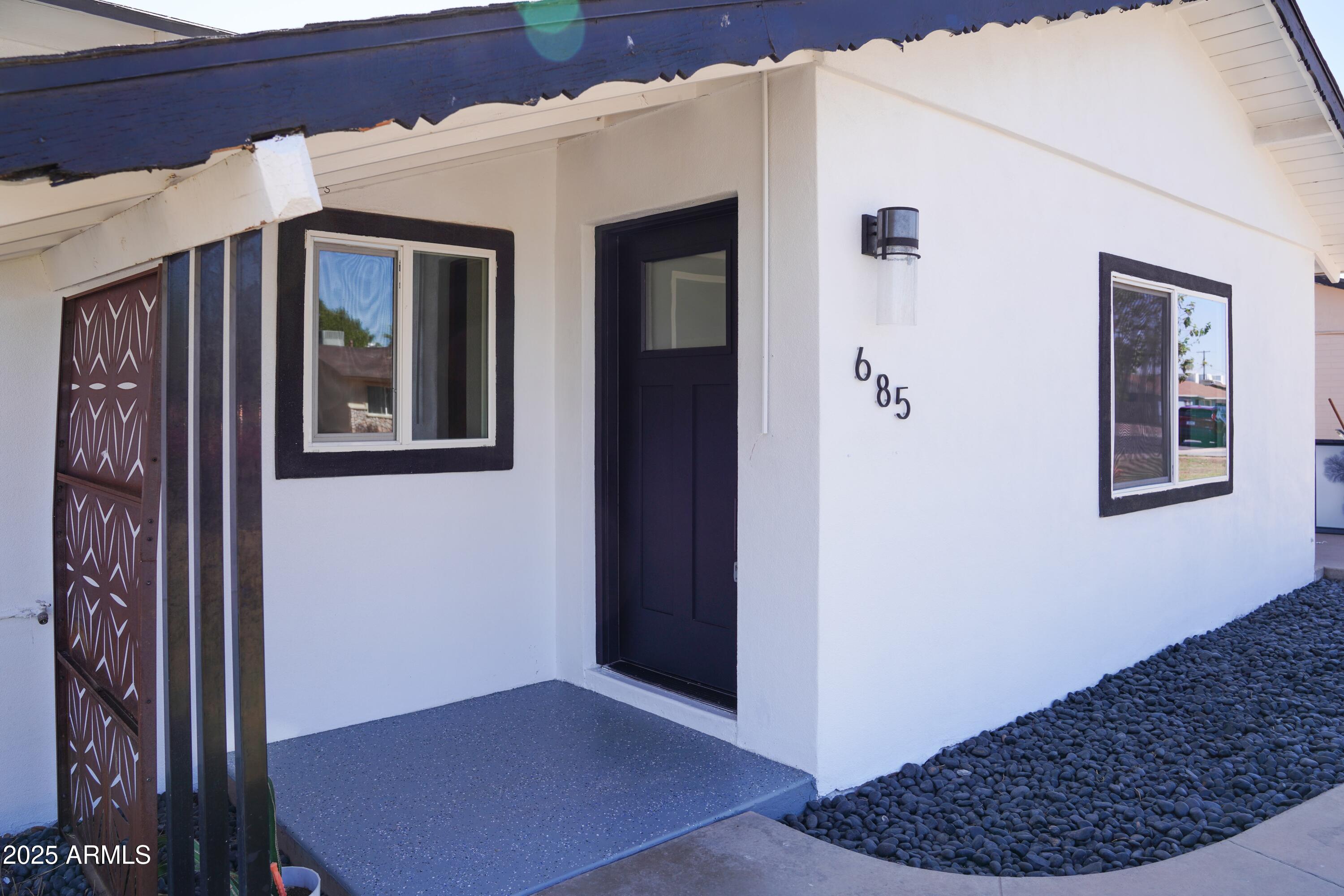 685 W SHANNON Street