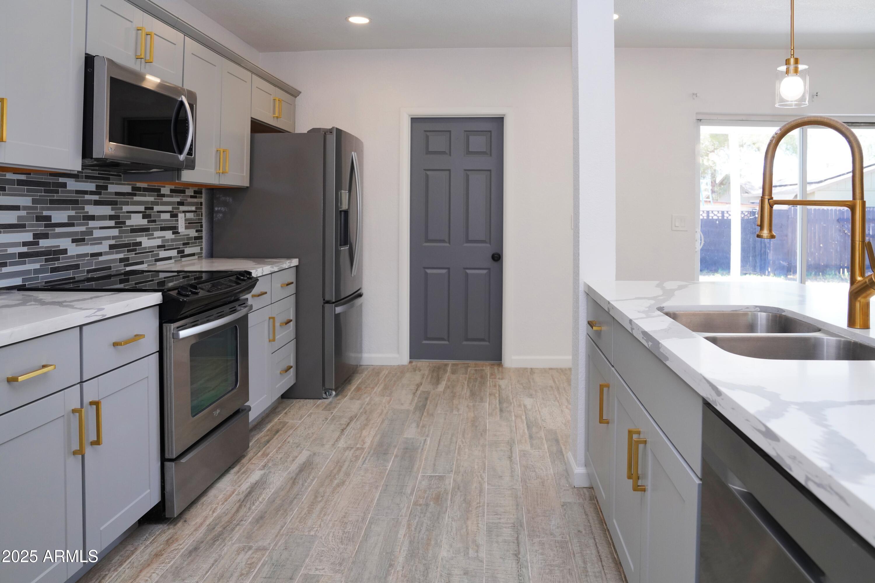 685 W SHANNON Street