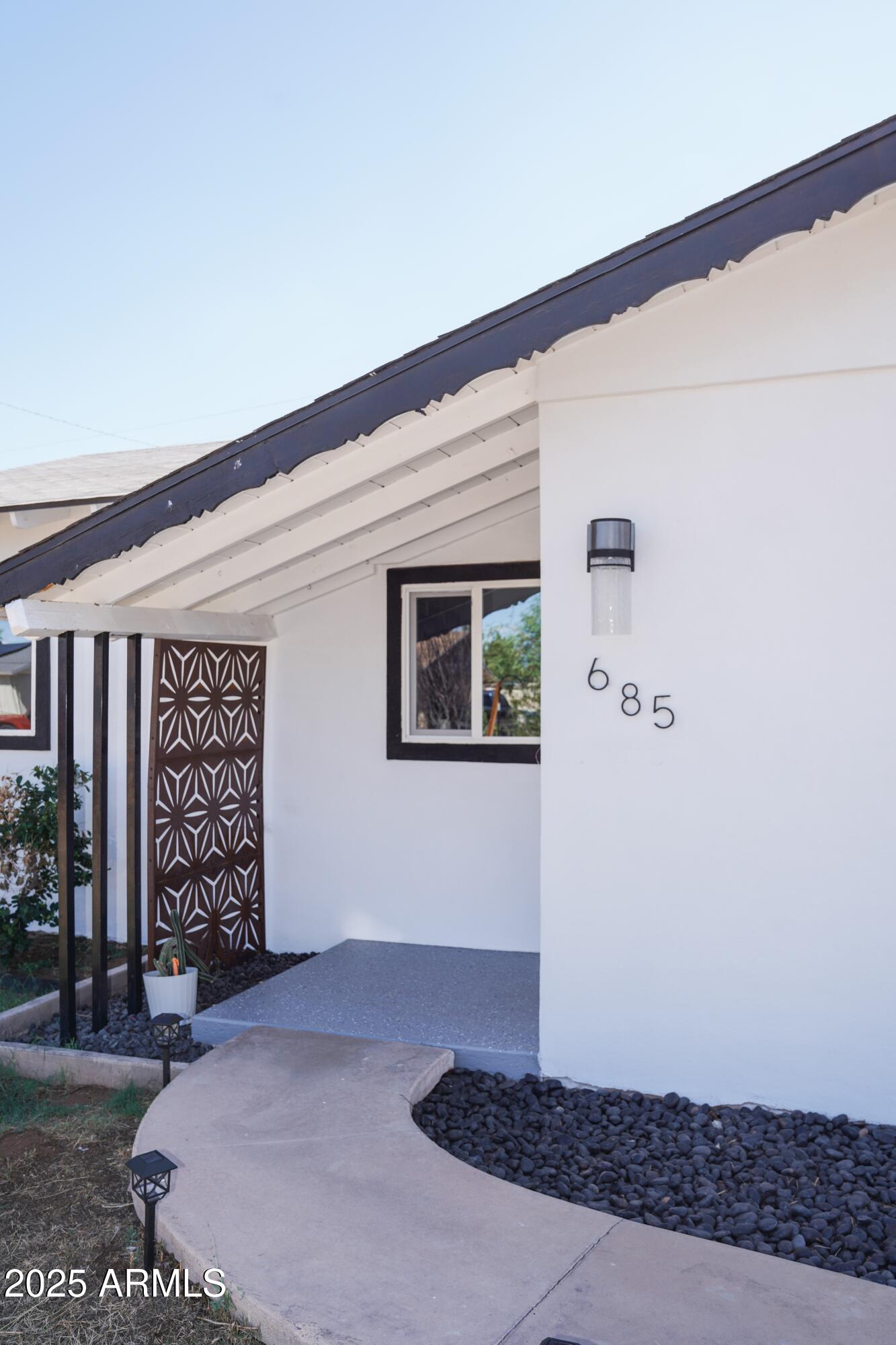 685 W SHANNON Street