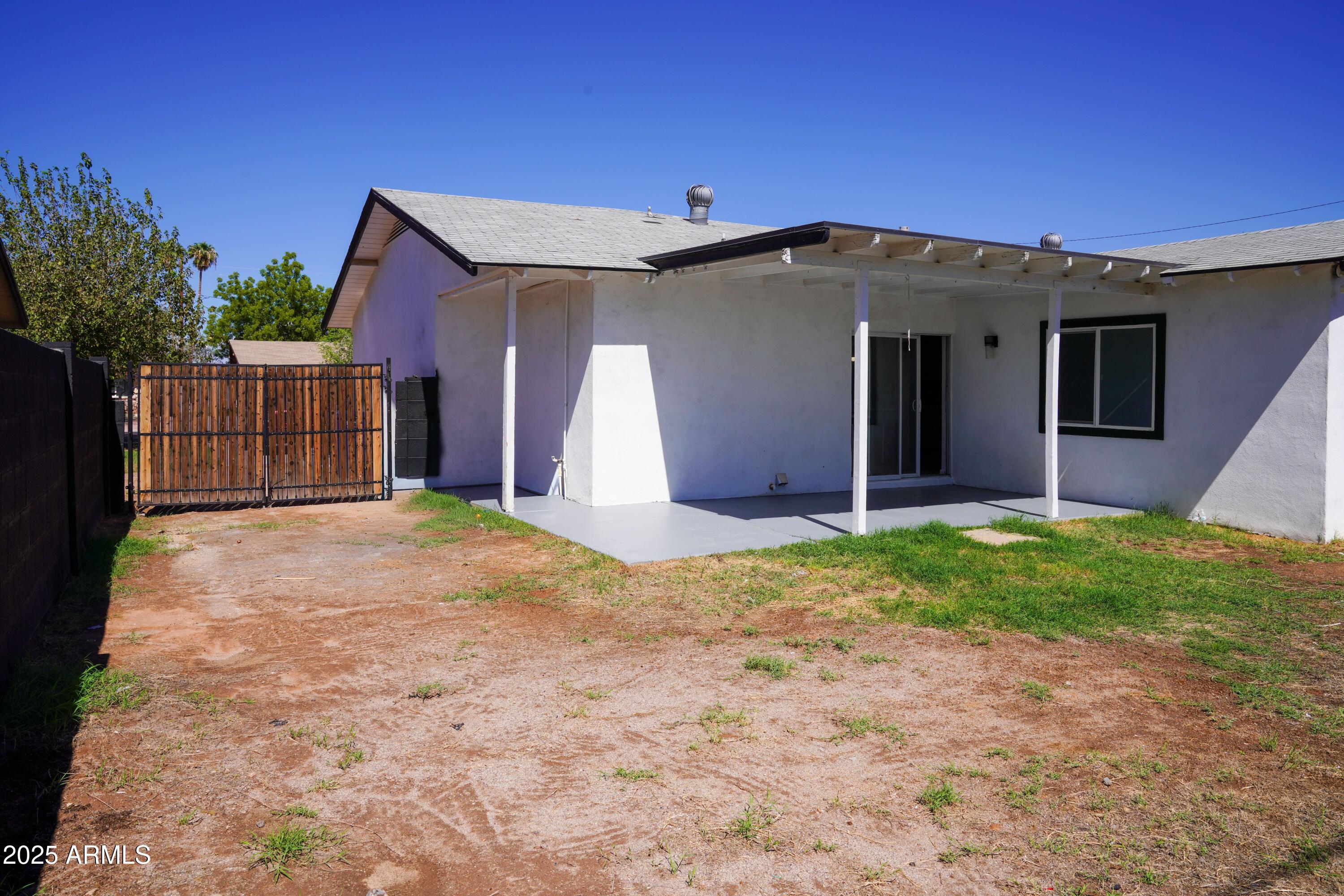 685 W SHANNON Street