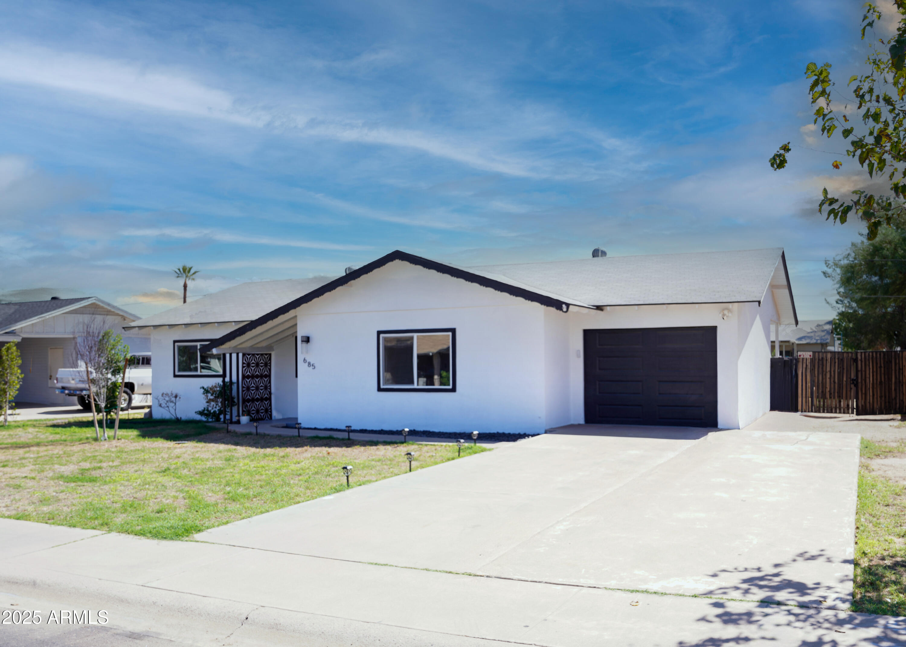 685 W SHANNON Street