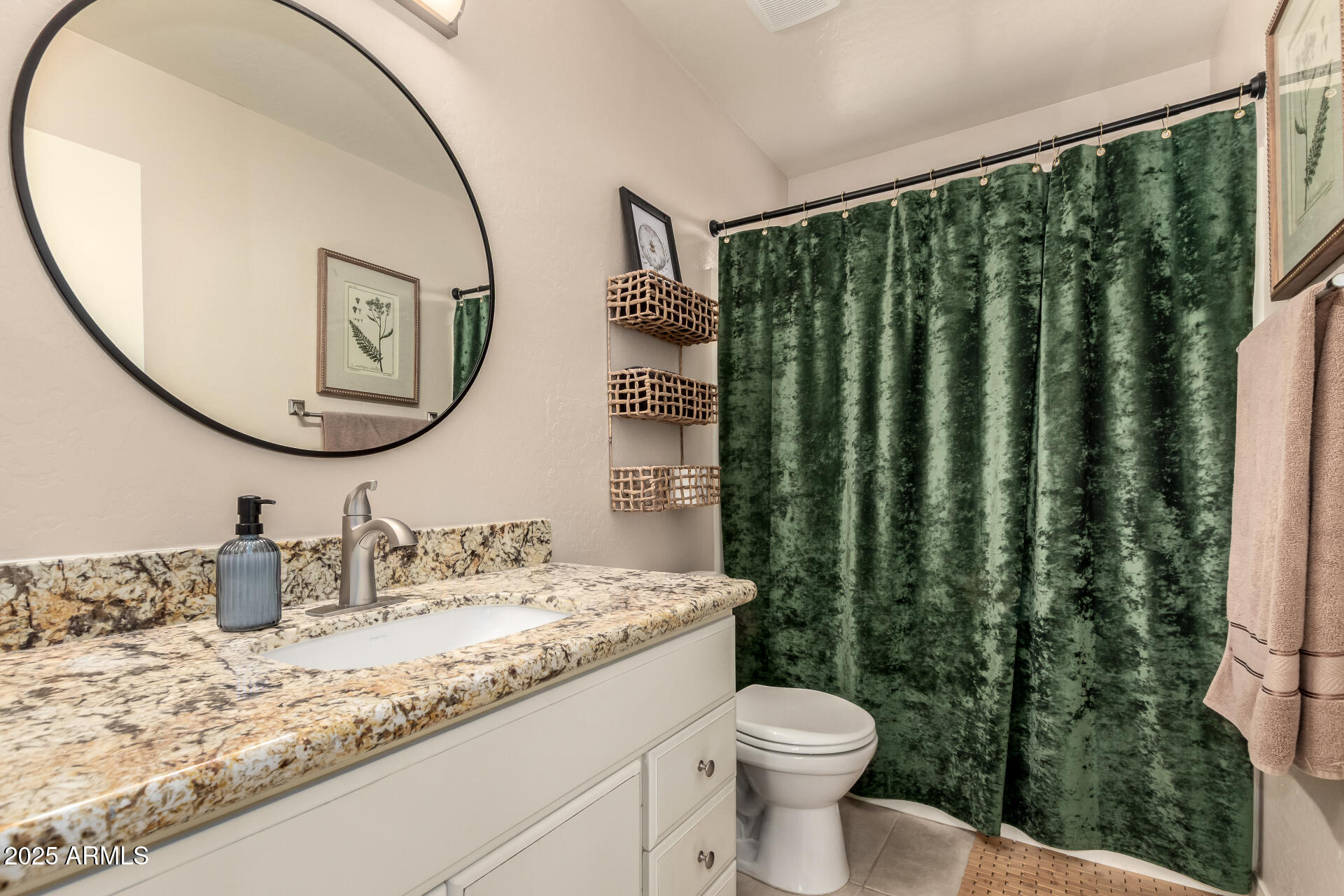 1910 E EMILY Lane