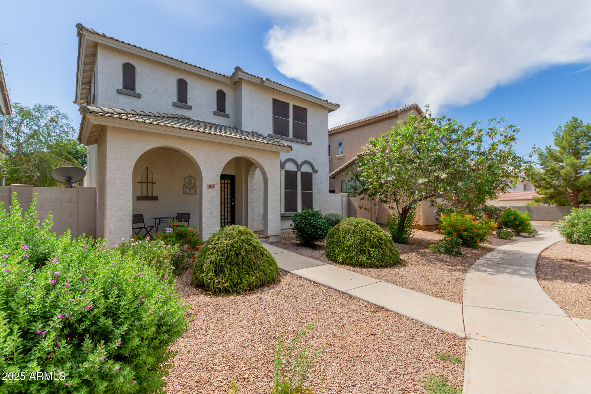 1910 E EMILY Lane