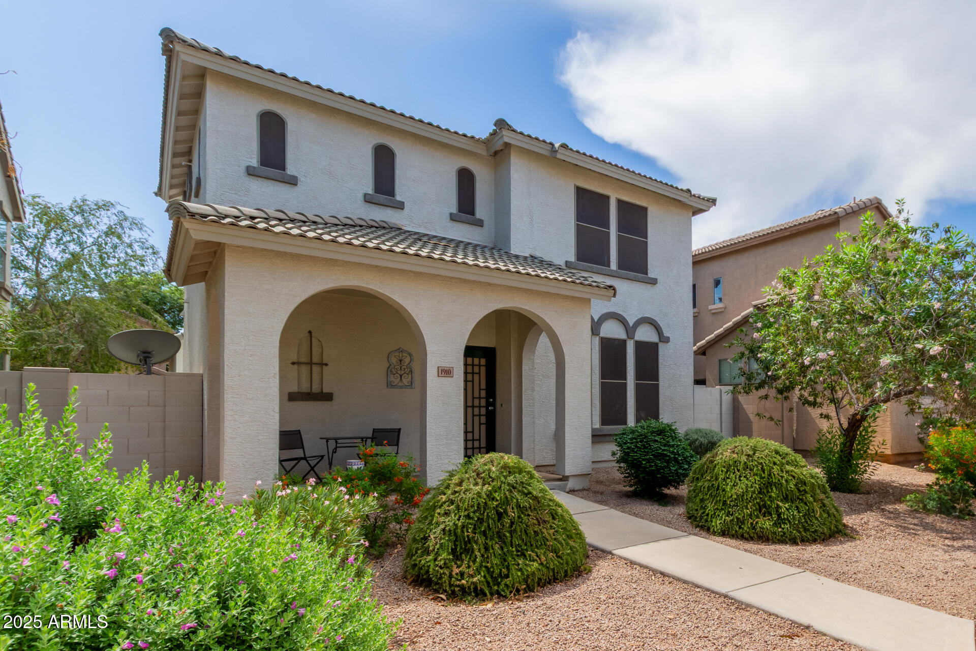1910 E EMILY Lane