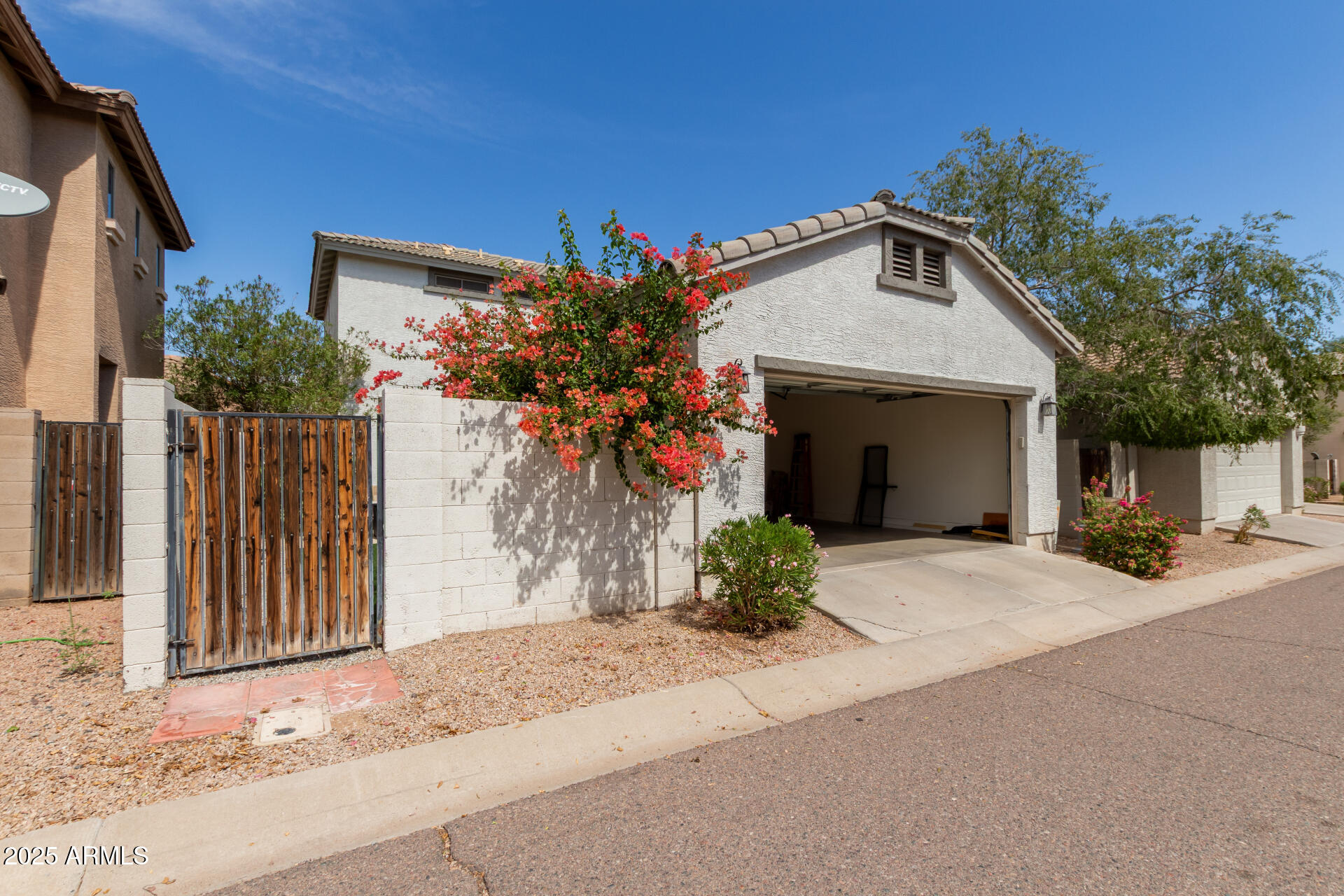 1910 E EMILY Lane