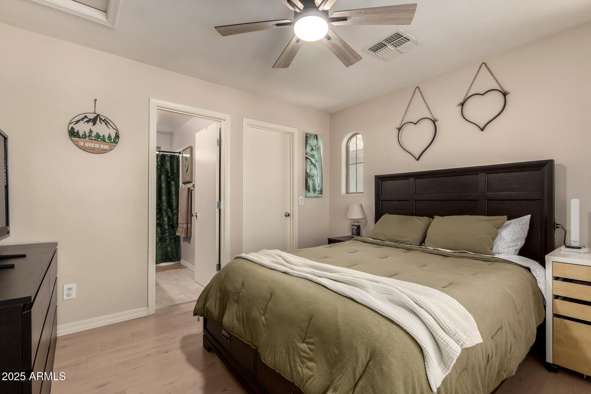 1910 E EMILY Lane