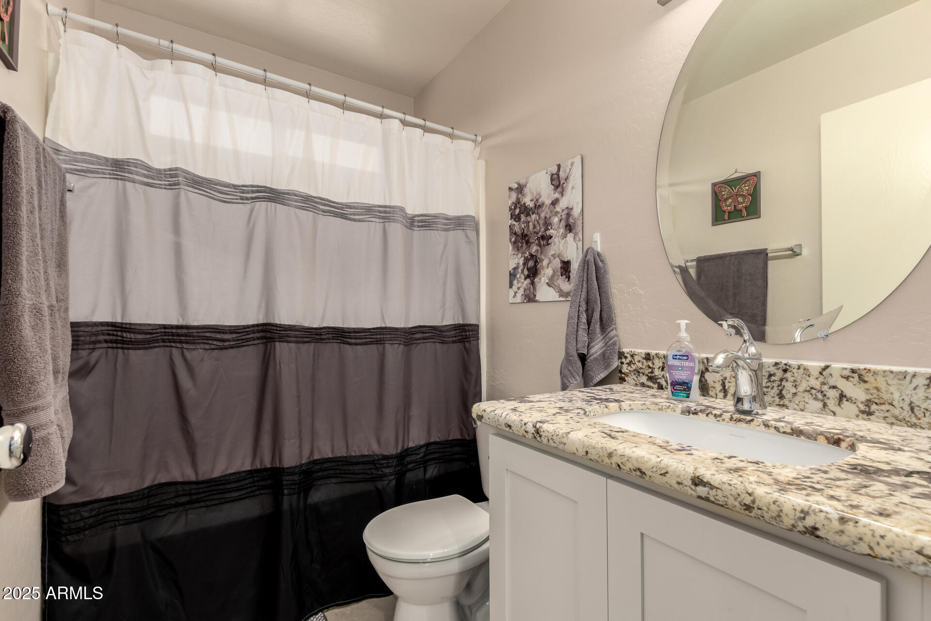 1910 E EMILY Lane