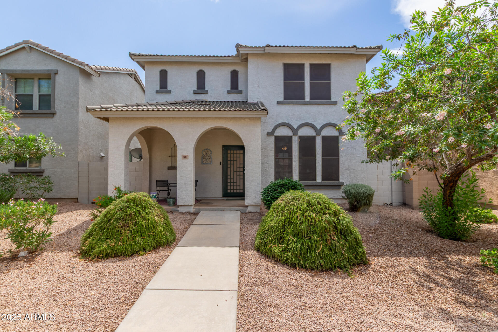 1910 E EMILY Lane
