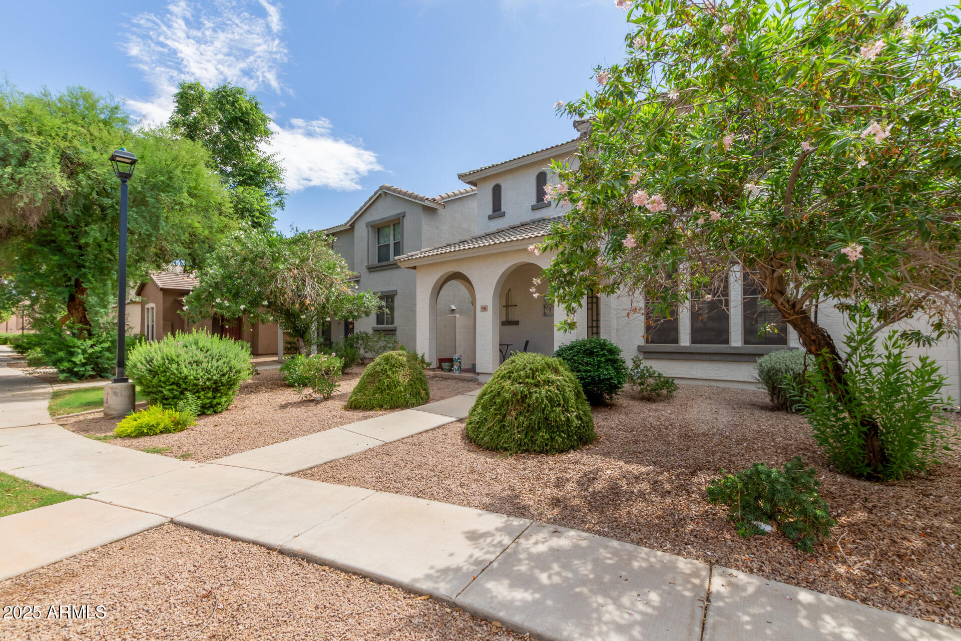 1910 E EMILY Lane