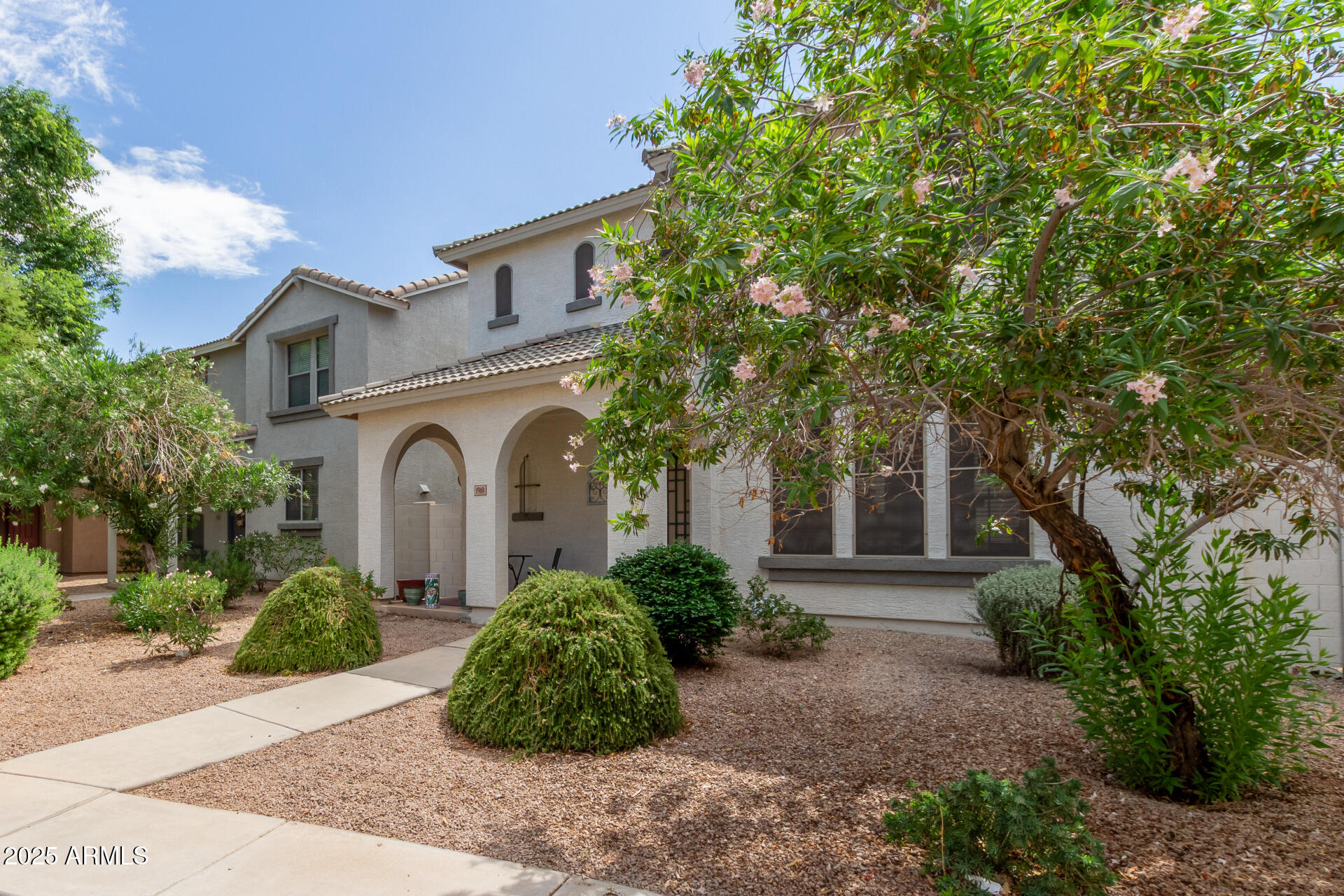 1910 E EMILY Lane
