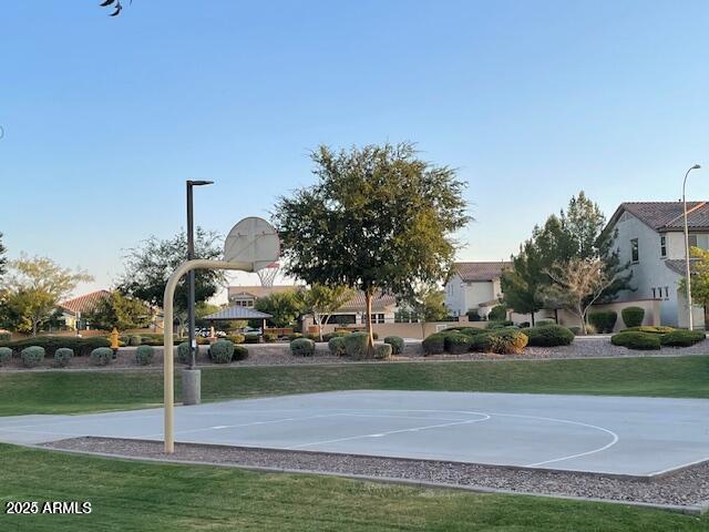 1911 E HORSESHOE Drive