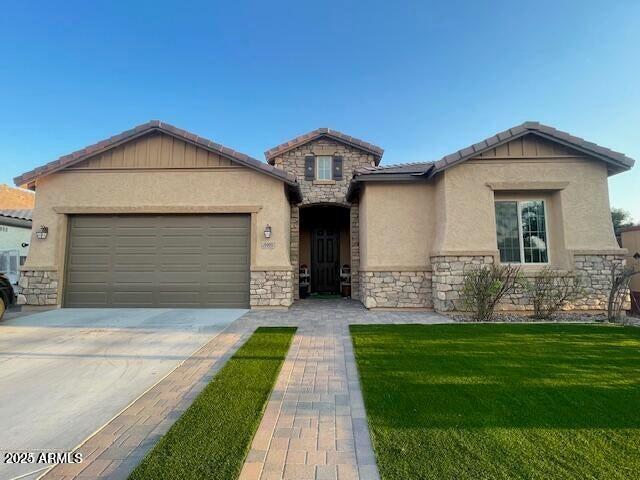 1911 E HORSESHOE Drive