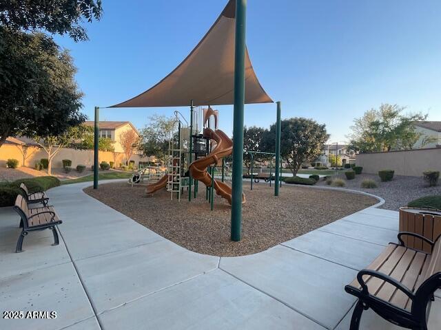 1911 E HORSESHOE Drive