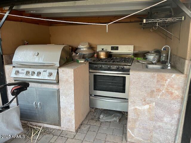 1911 E HORSESHOE Drive