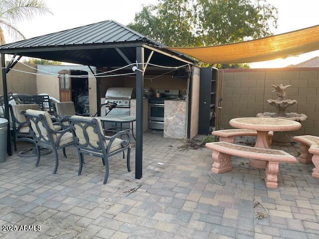 1911 E HORSESHOE Drive