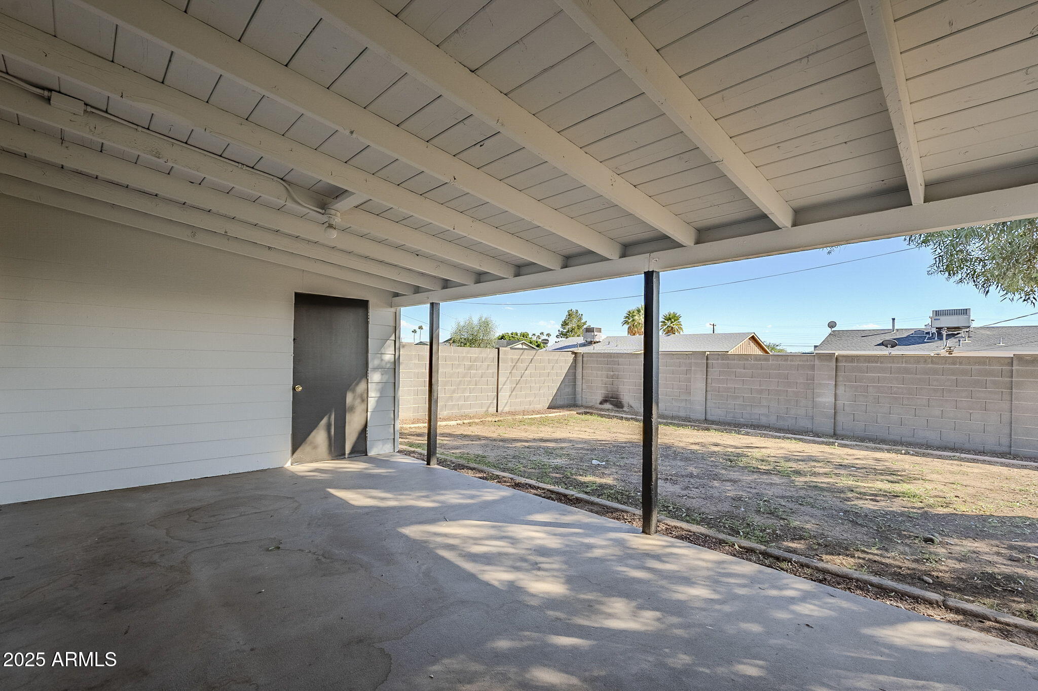 2445 W DIANA Avenue