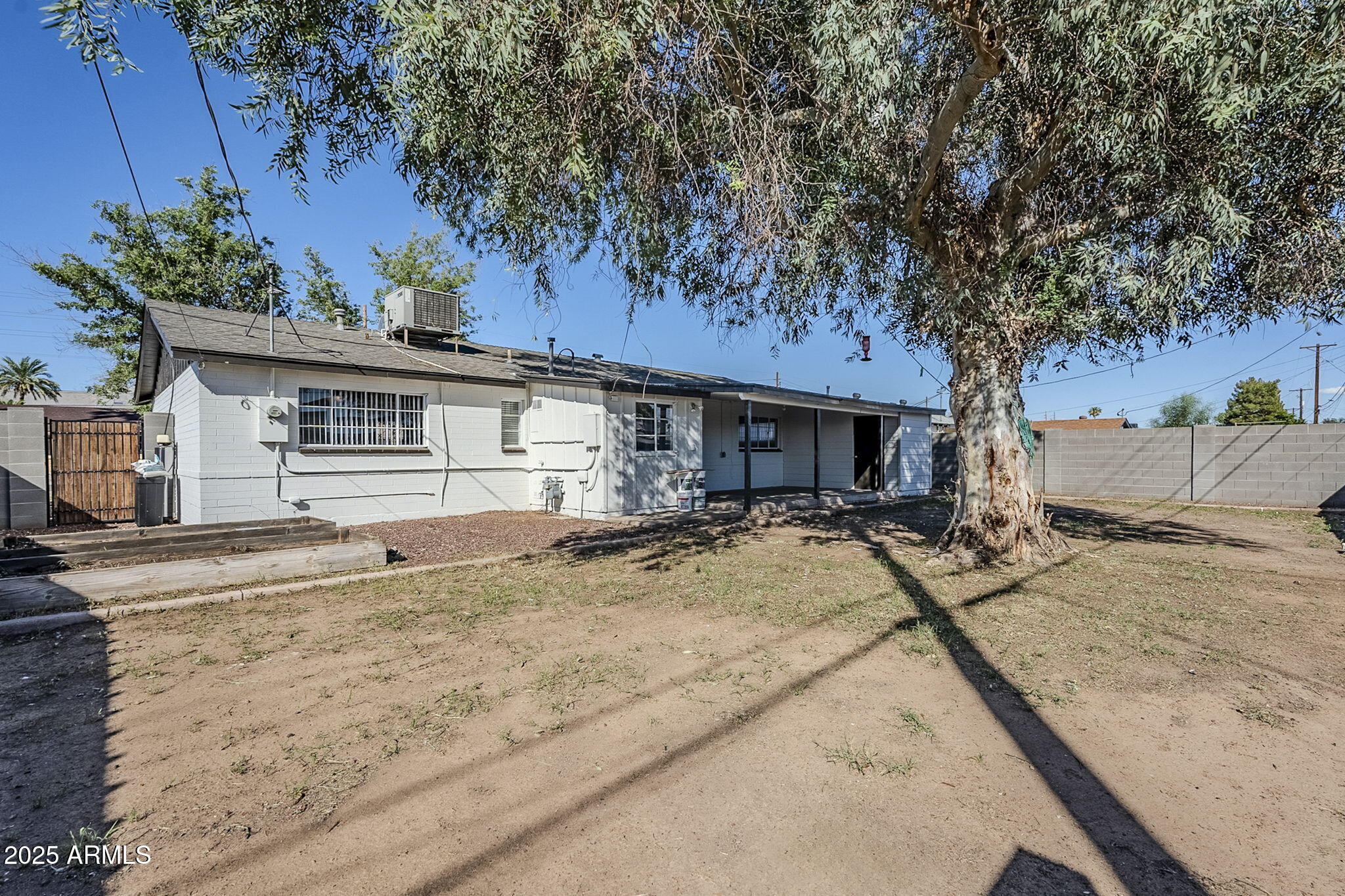 2445 W DIANA Avenue