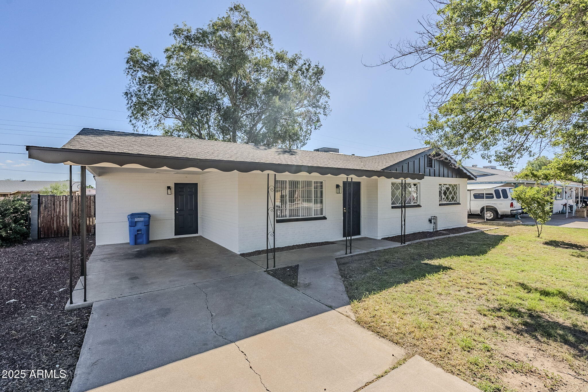 2445 W DIANA Avenue