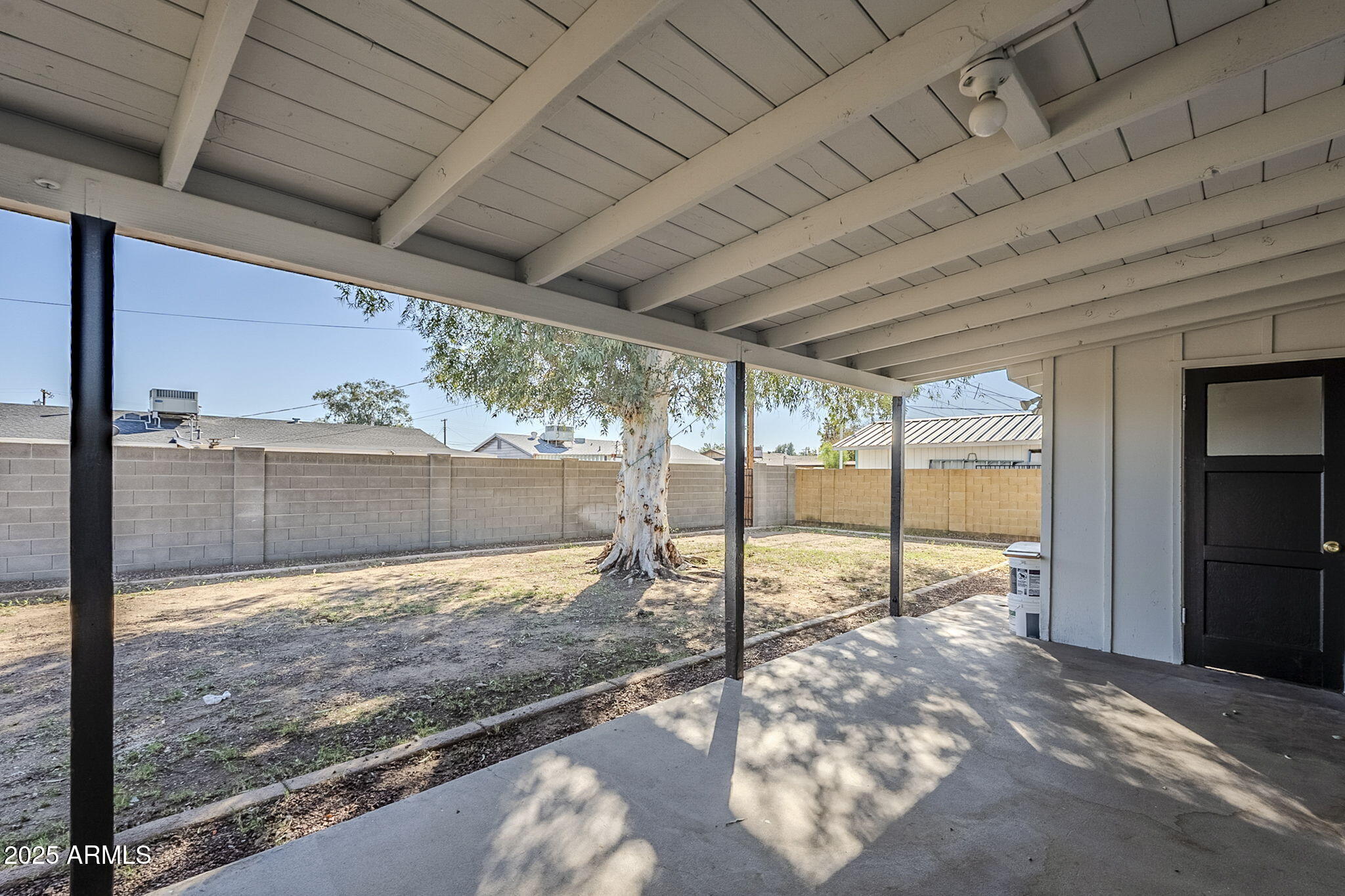 2445 W DIANA Avenue