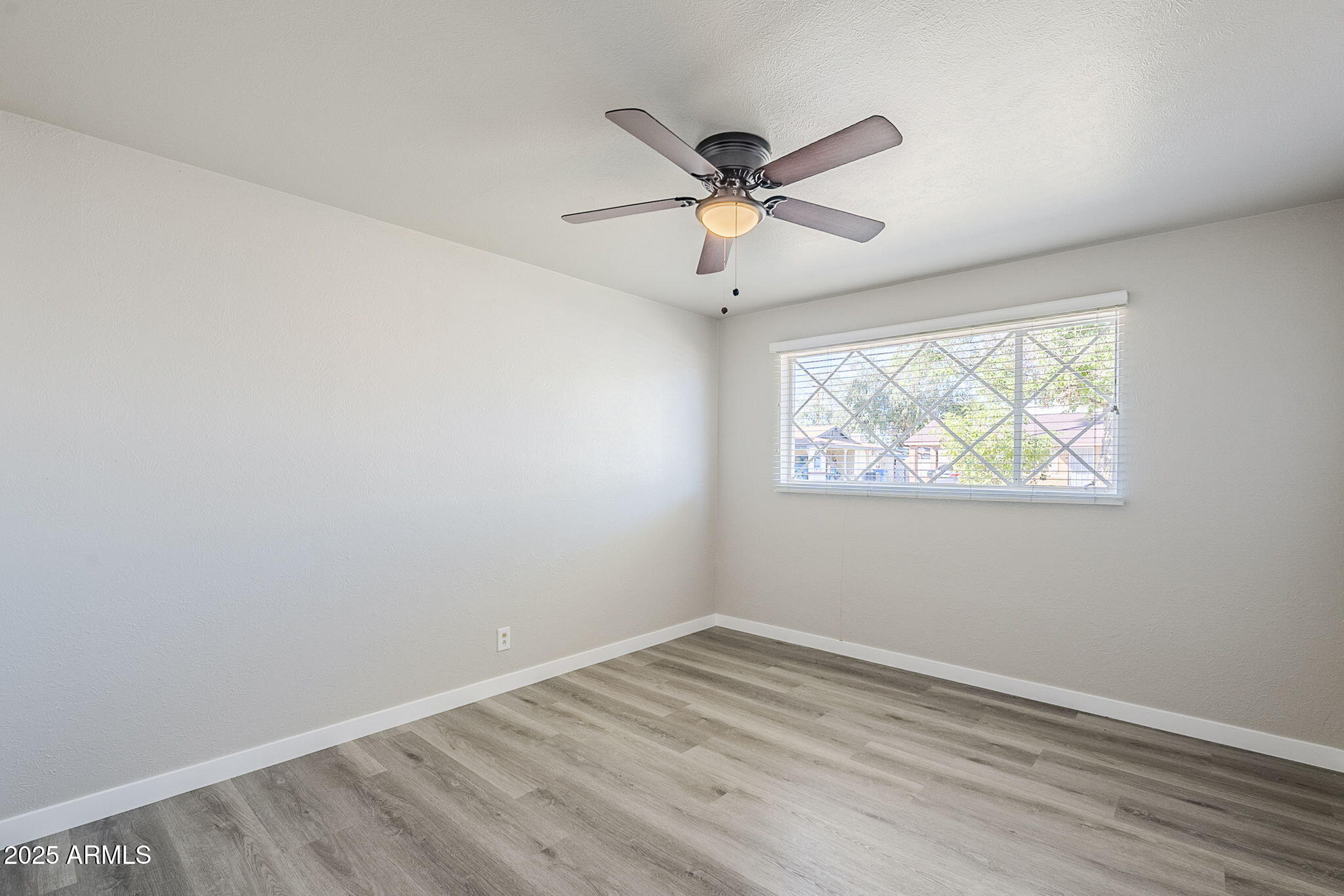 2445 W DIANA Avenue