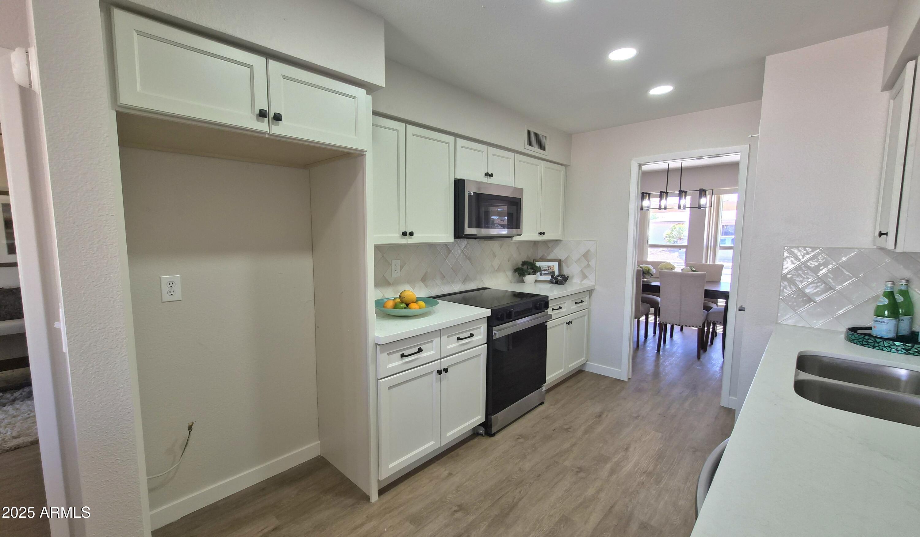 4058 E CRESCENT Avenue