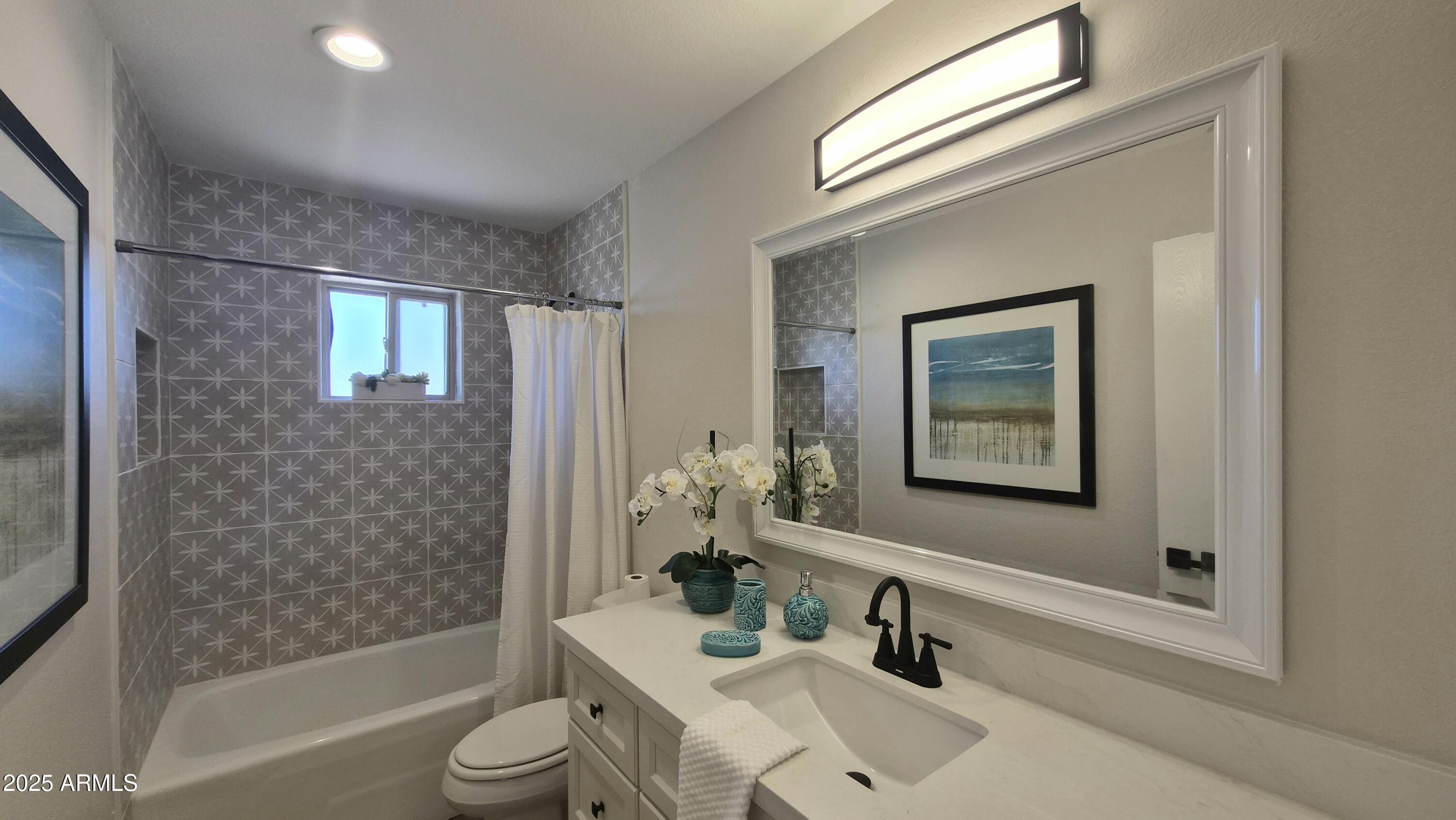 4058 E CRESCENT Avenue