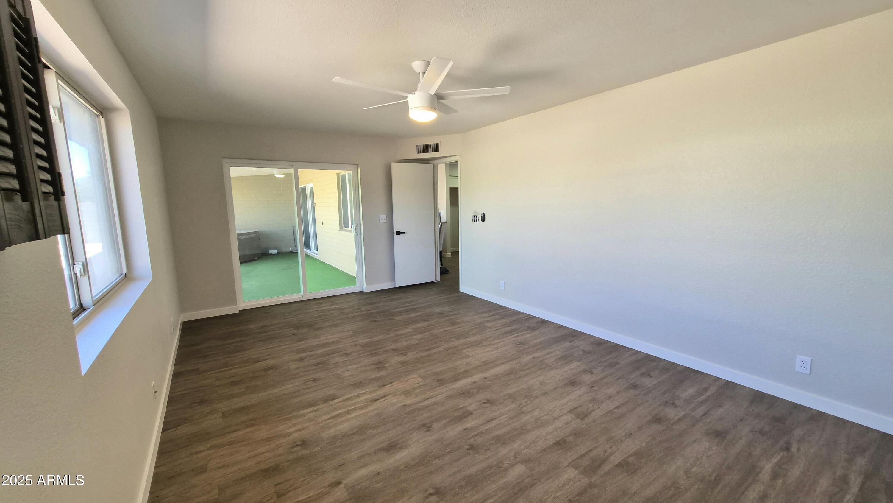 4058 E CRESCENT Avenue