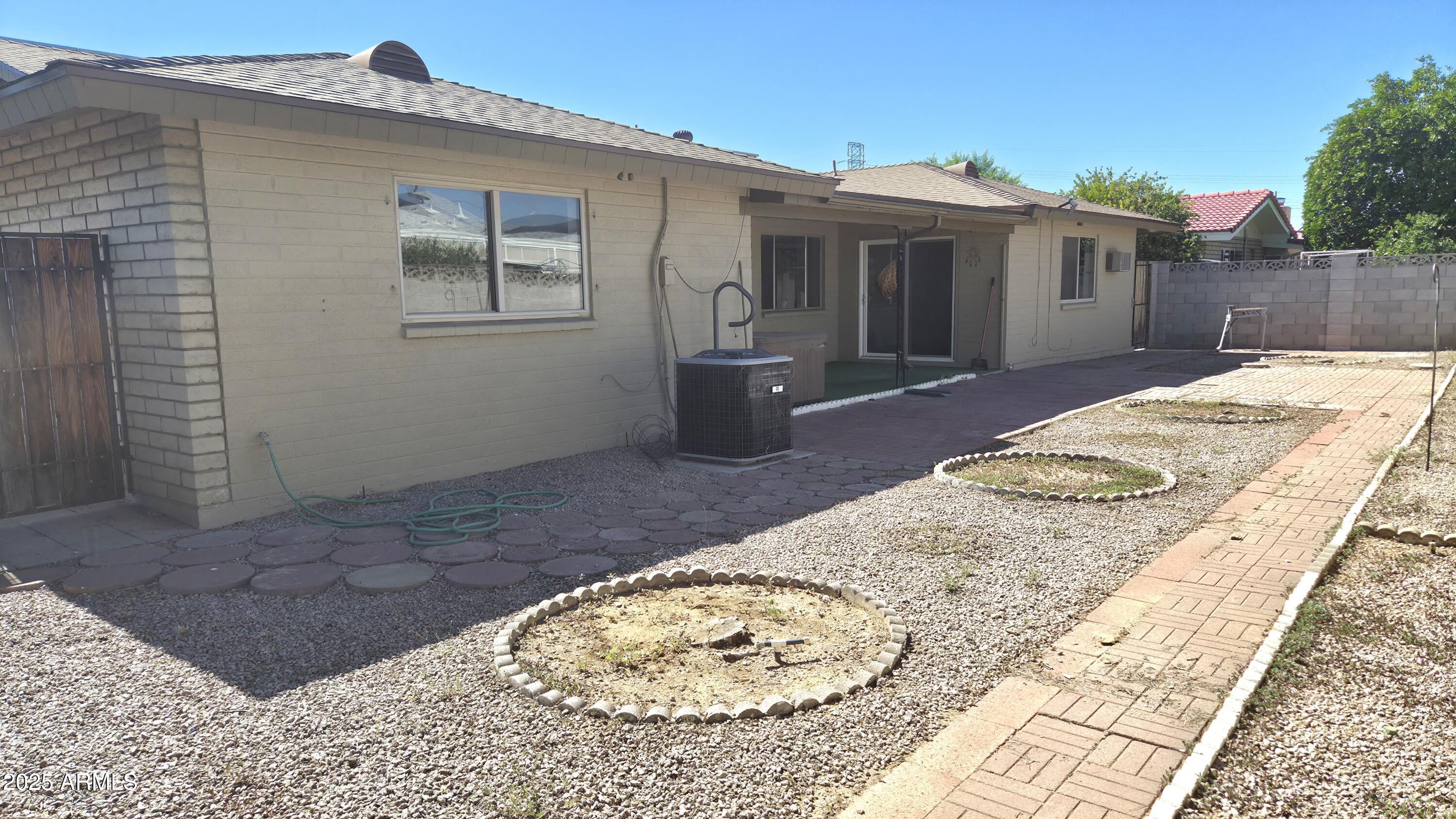 4058 E CRESCENT Avenue