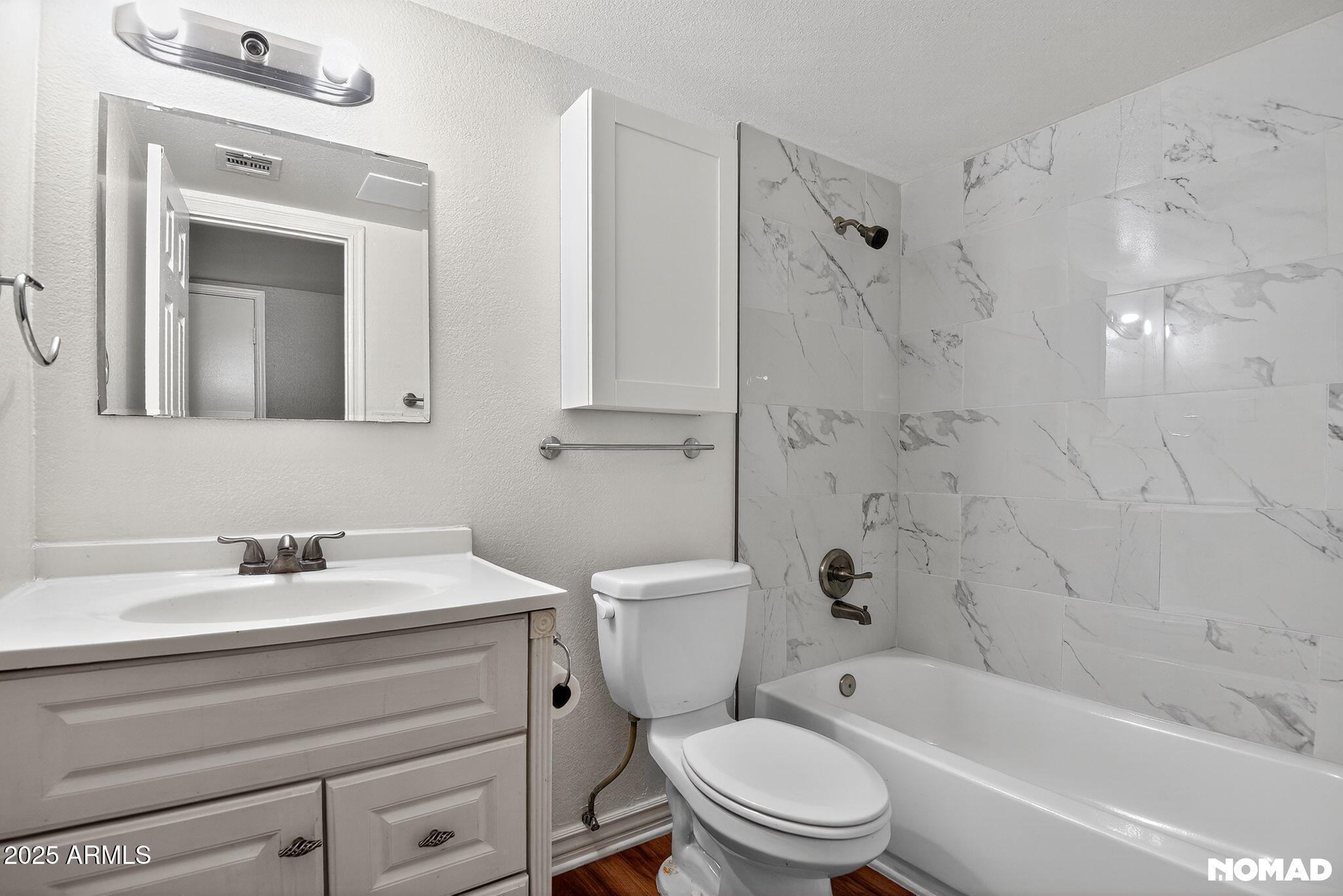 1228 E LAWRENCE Lane