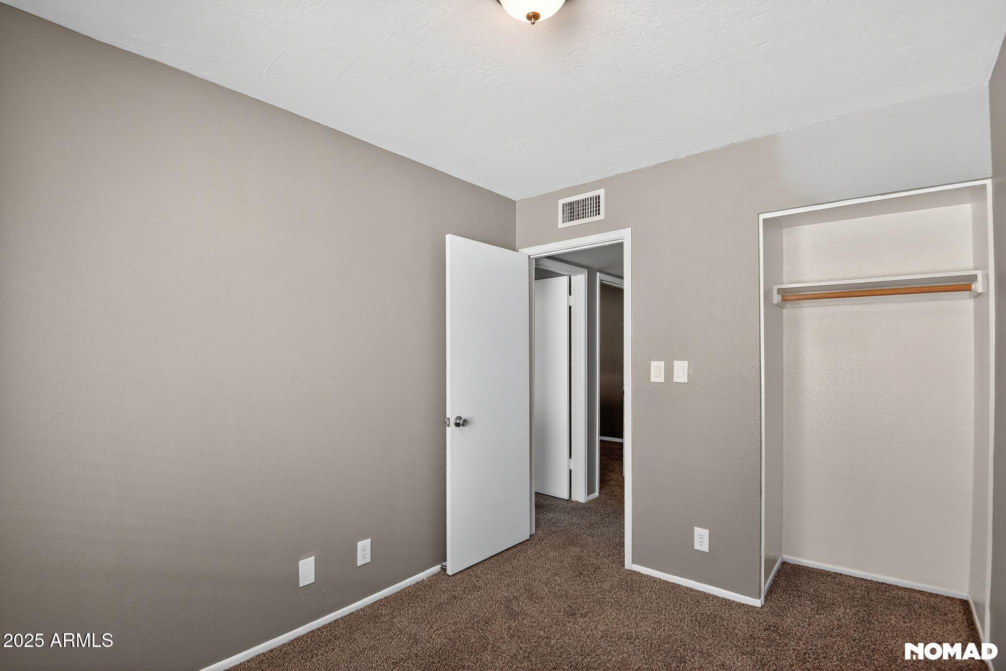 1228 E LAWRENCE Lane