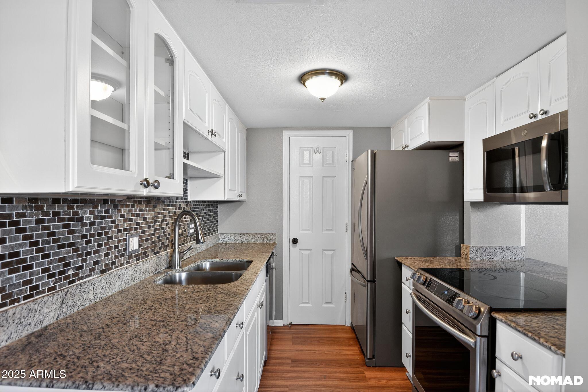 1228 E LAWRENCE Lane