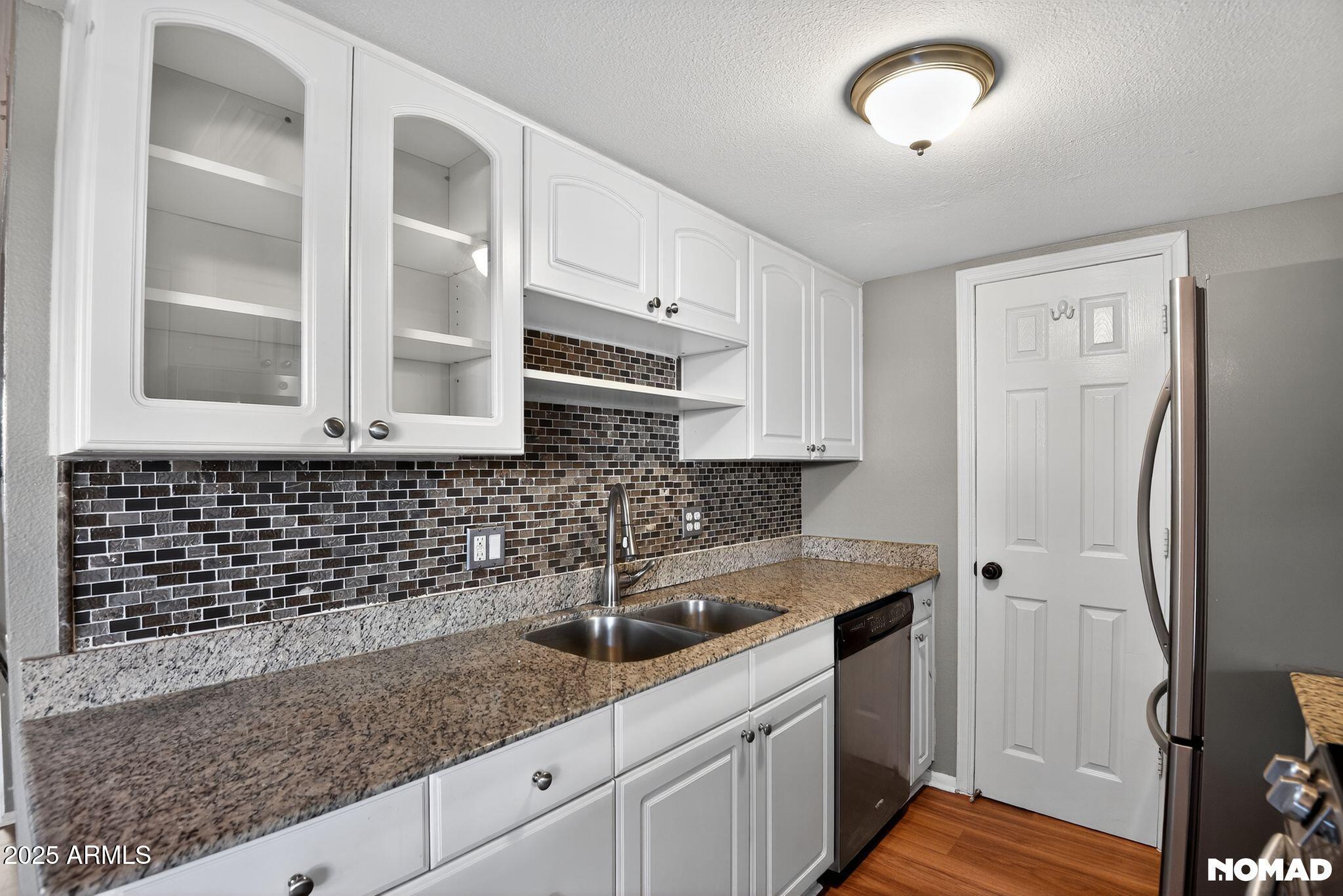 1228 E LAWRENCE Lane