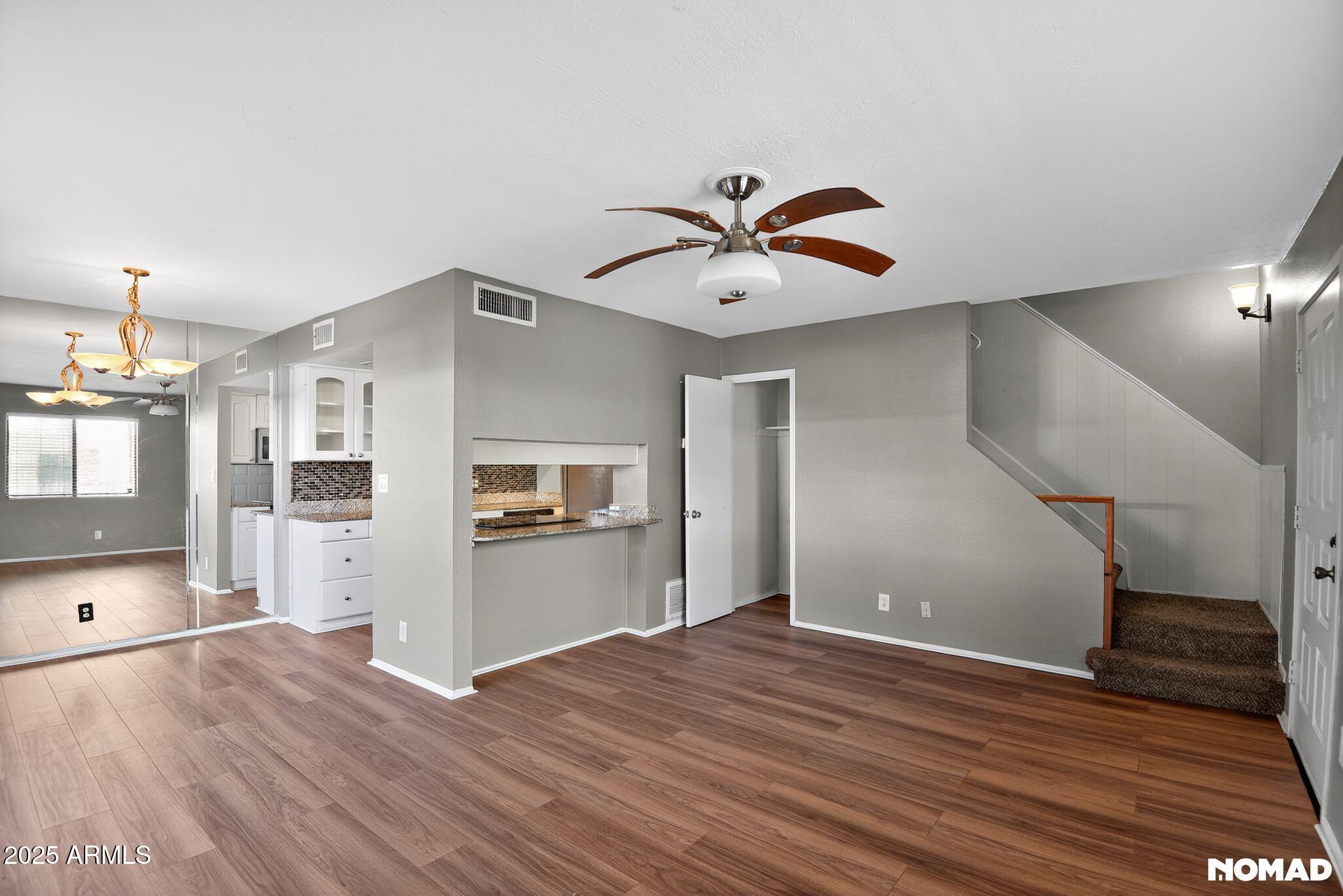 1228 E LAWRENCE Lane