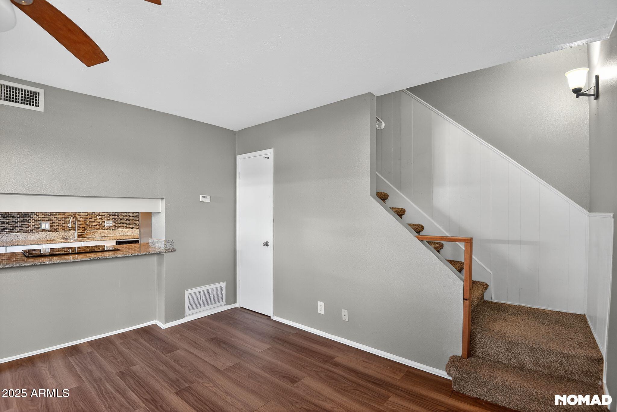 1228 E LAWRENCE Lane