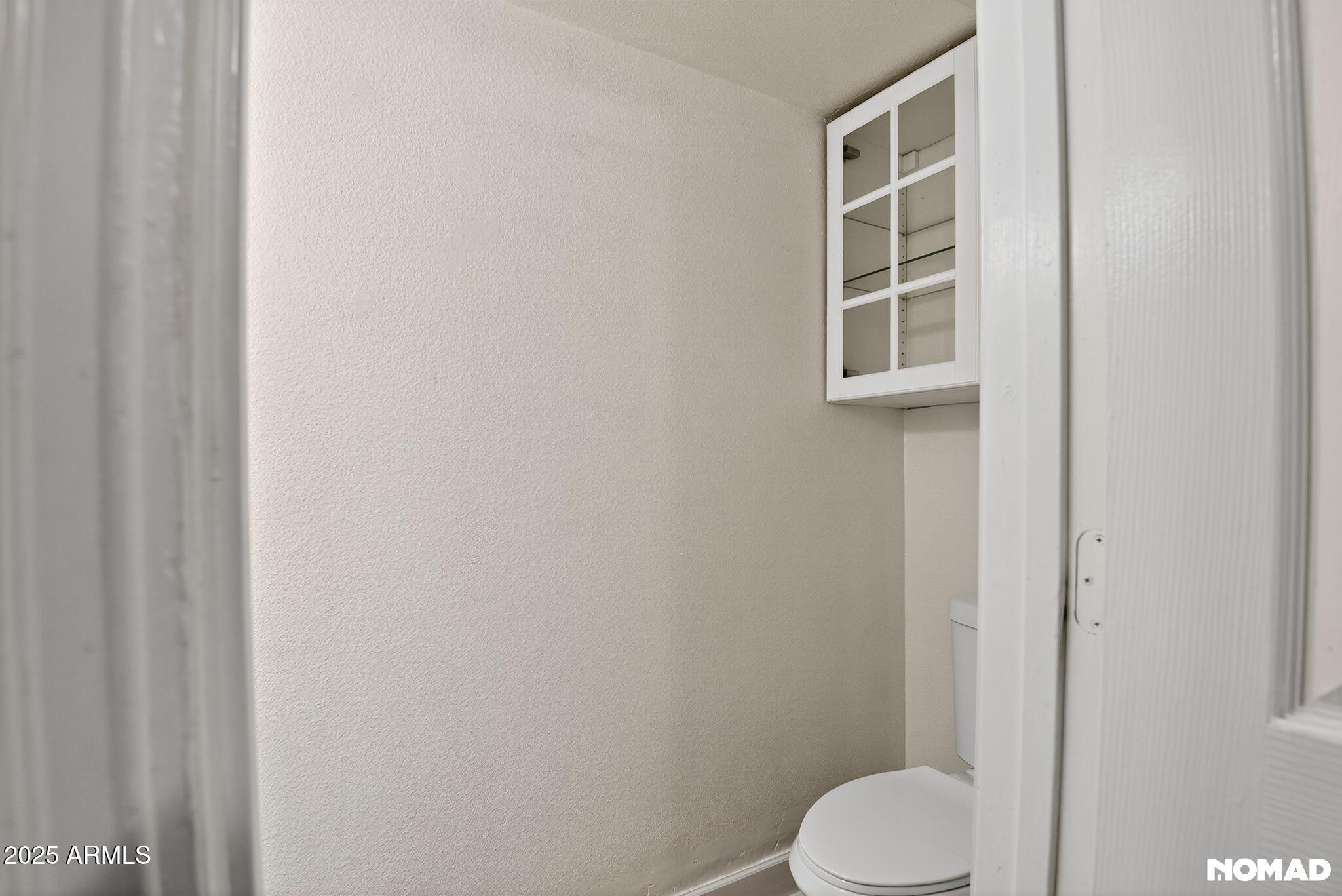 1228 E LAWRENCE Lane