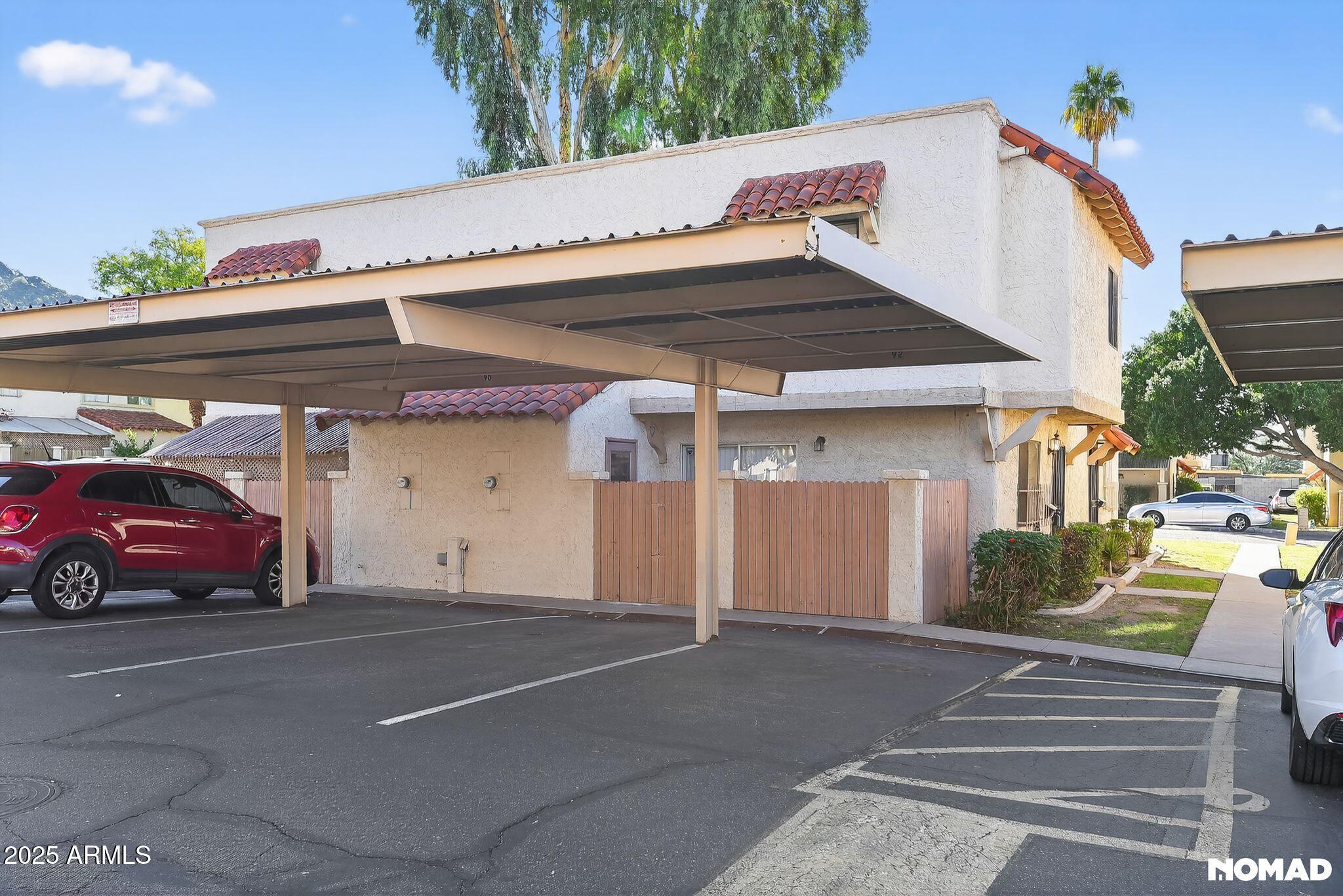 1228 E LAWRENCE Lane