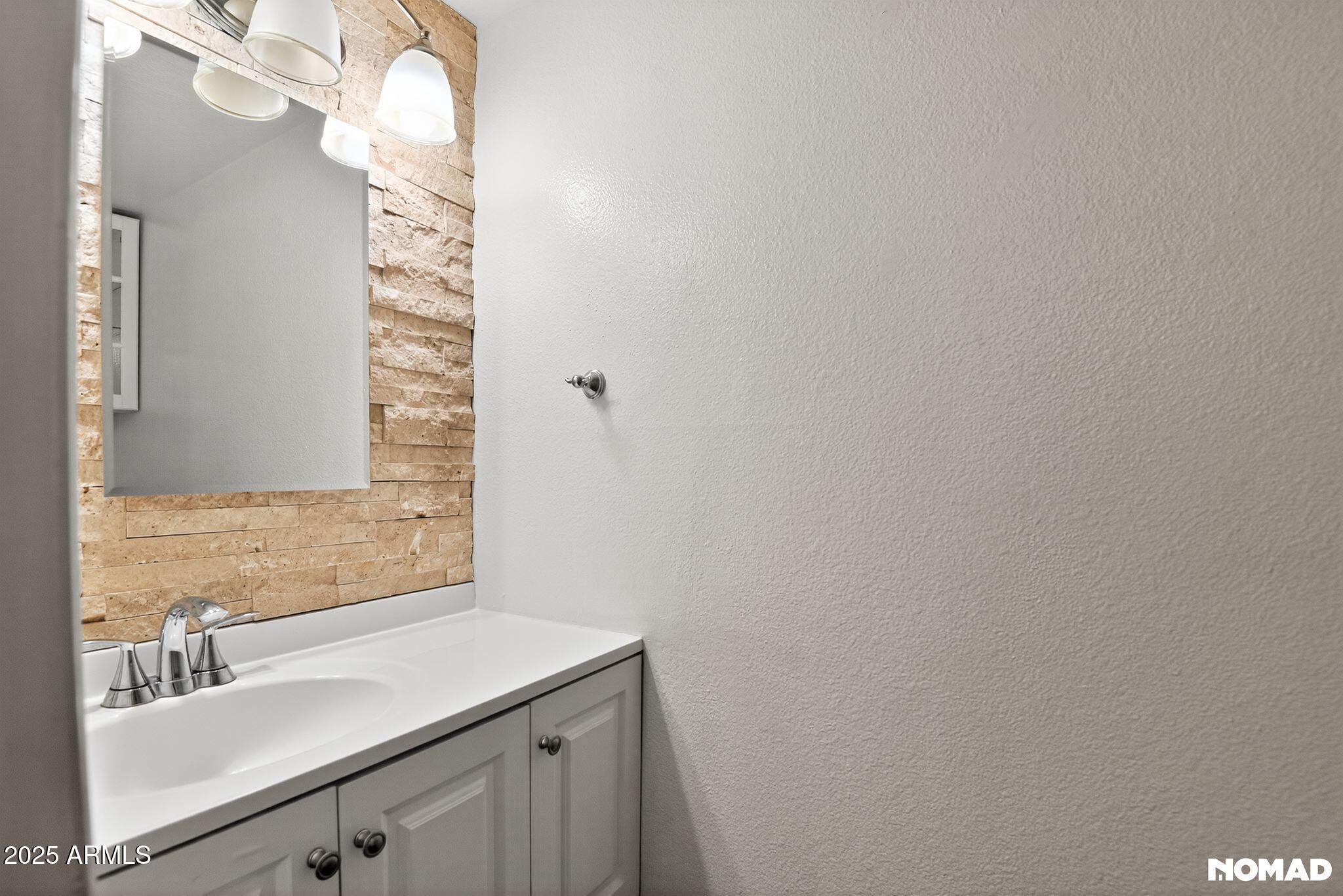 1228 E LAWRENCE Lane