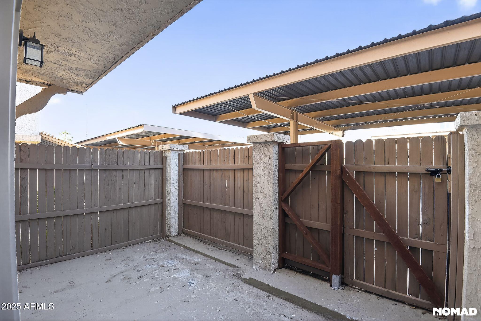 1228 E LAWRENCE Lane