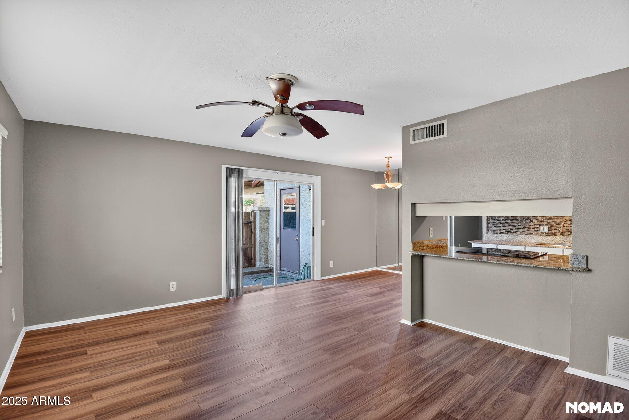 1228 E LAWRENCE Lane