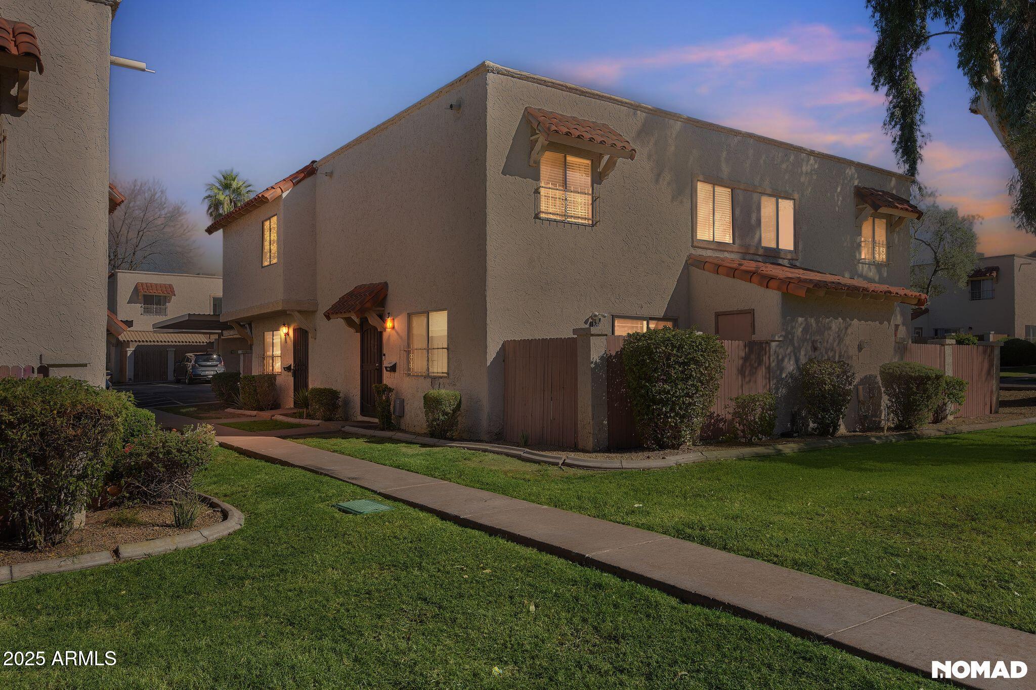 1228 E LAWRENCE Lane