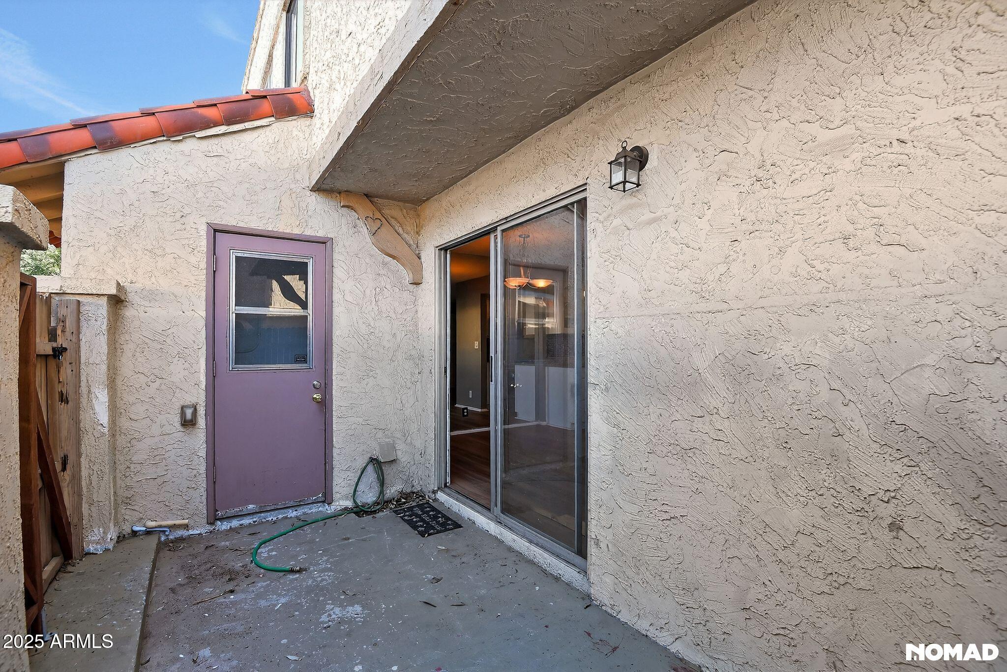 1228 E LAWRENCE Lane