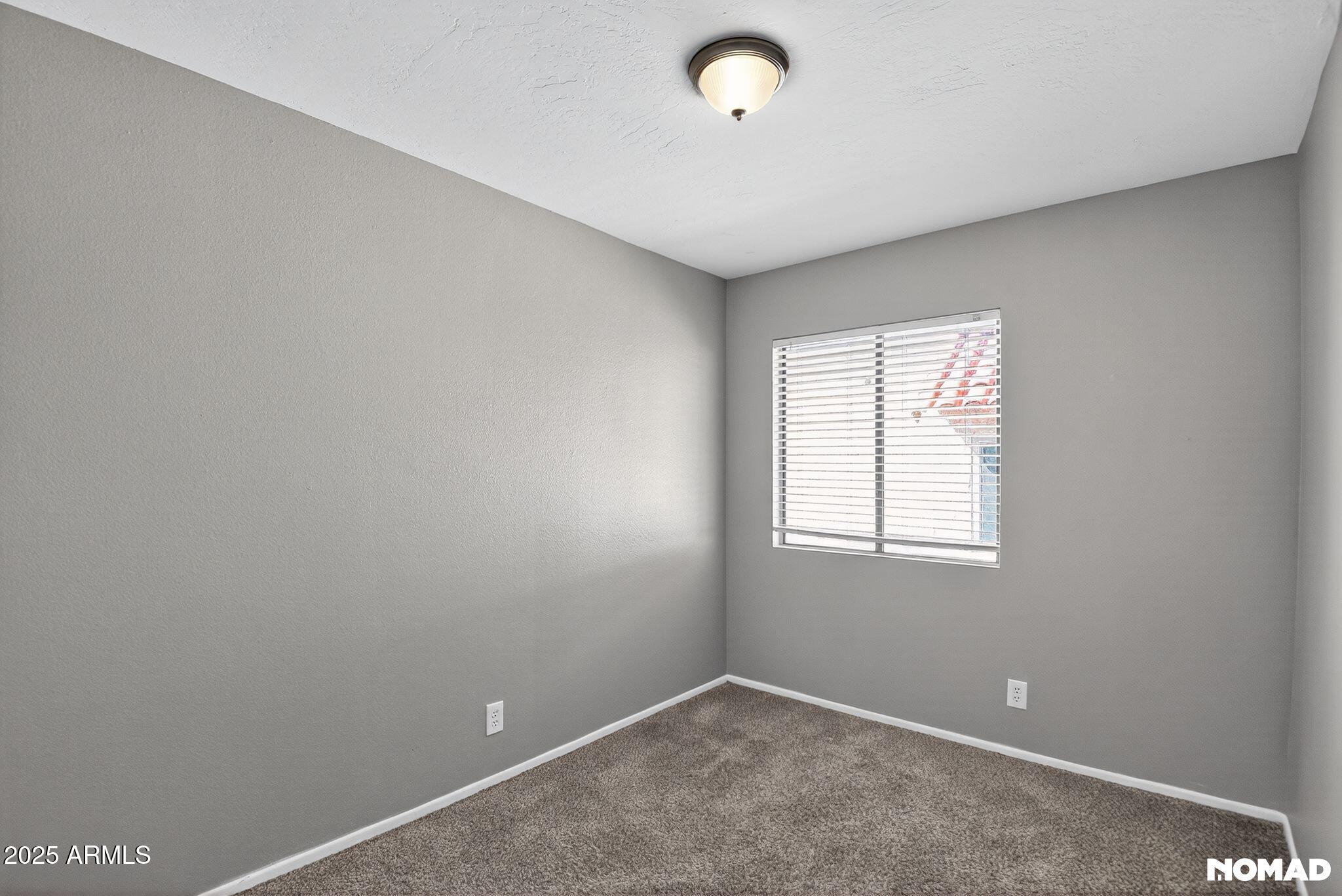 1228 E LAWRENCE Lane