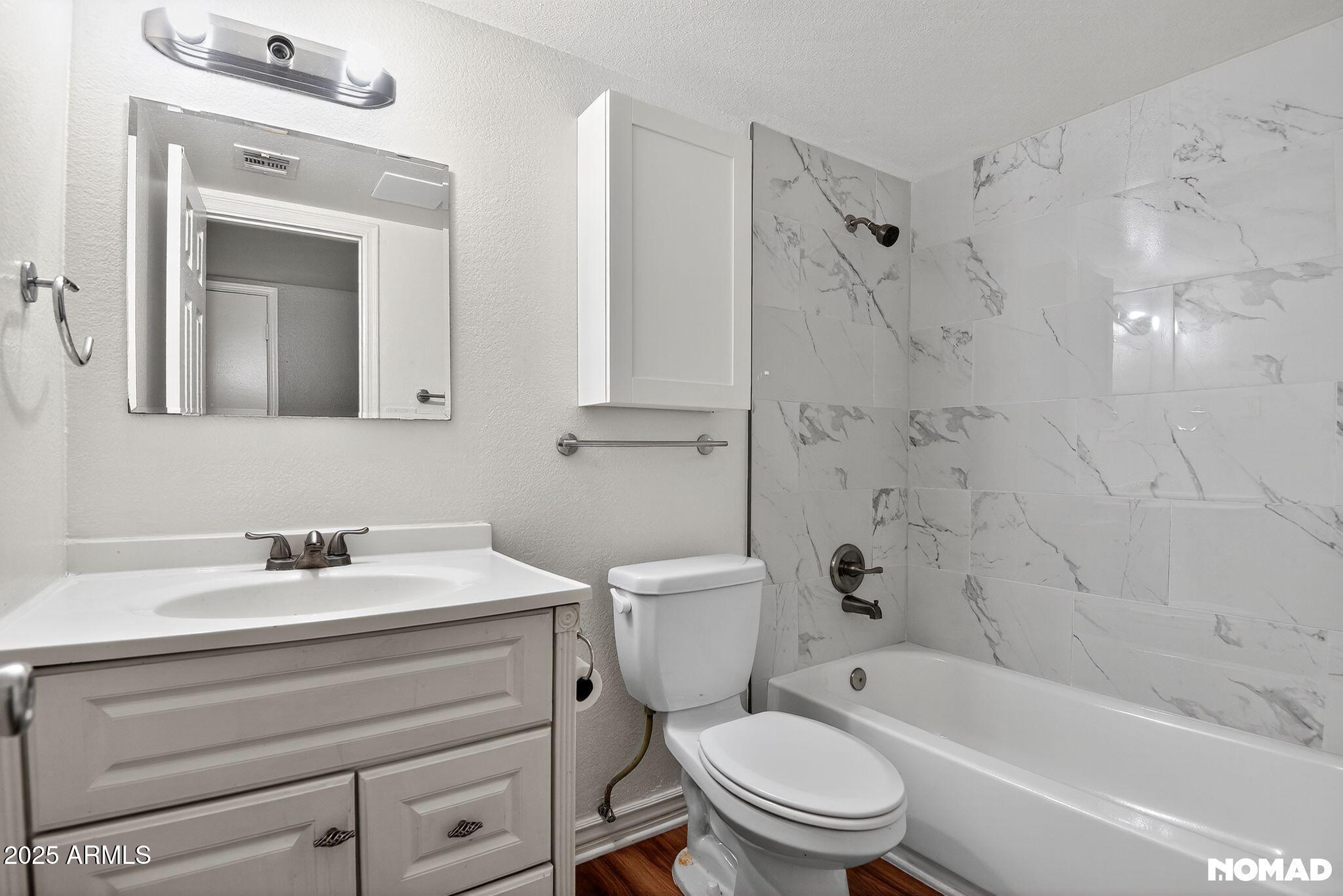 1228 E LAWRENCE Lane