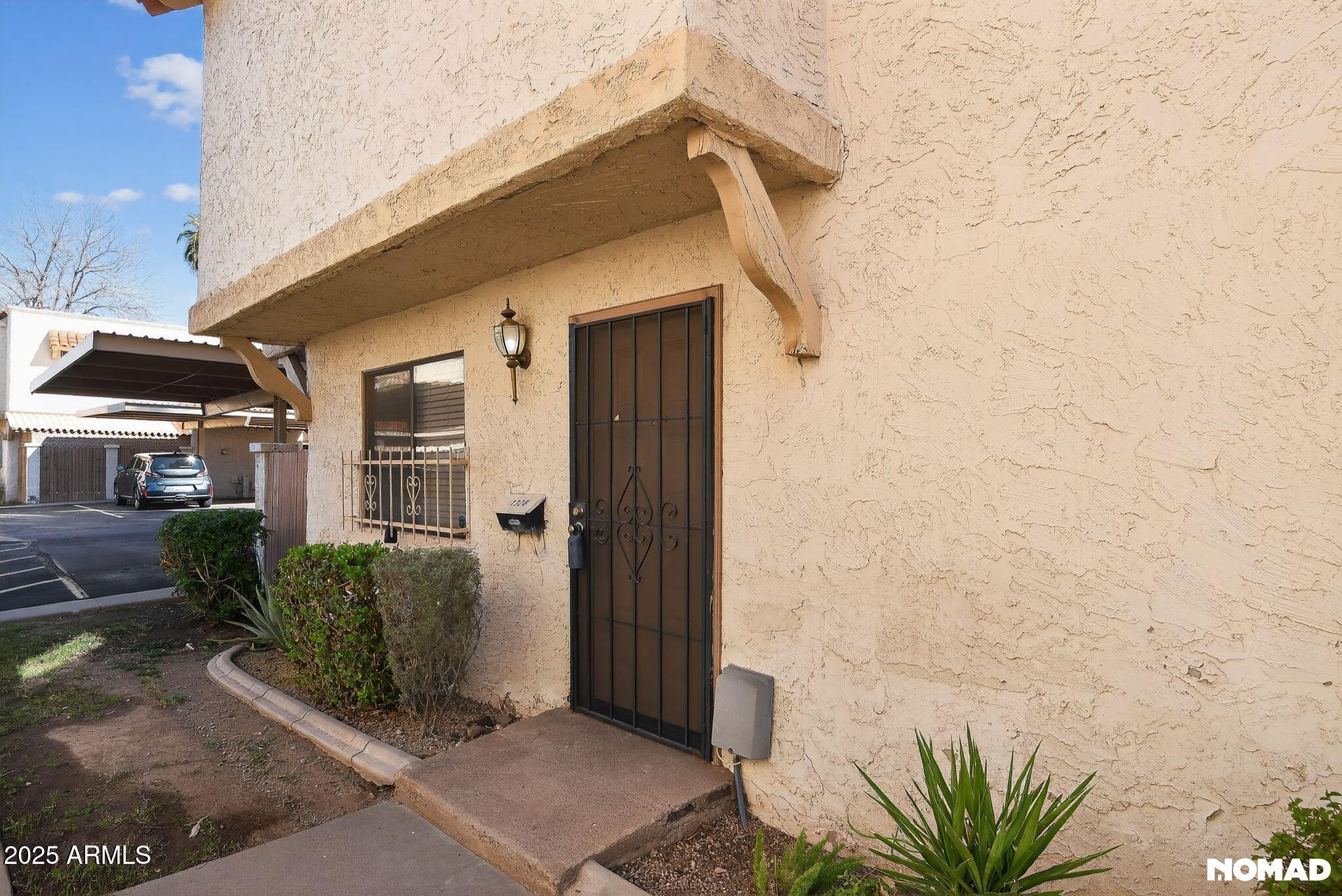 1228 E LAWRENCE Lane