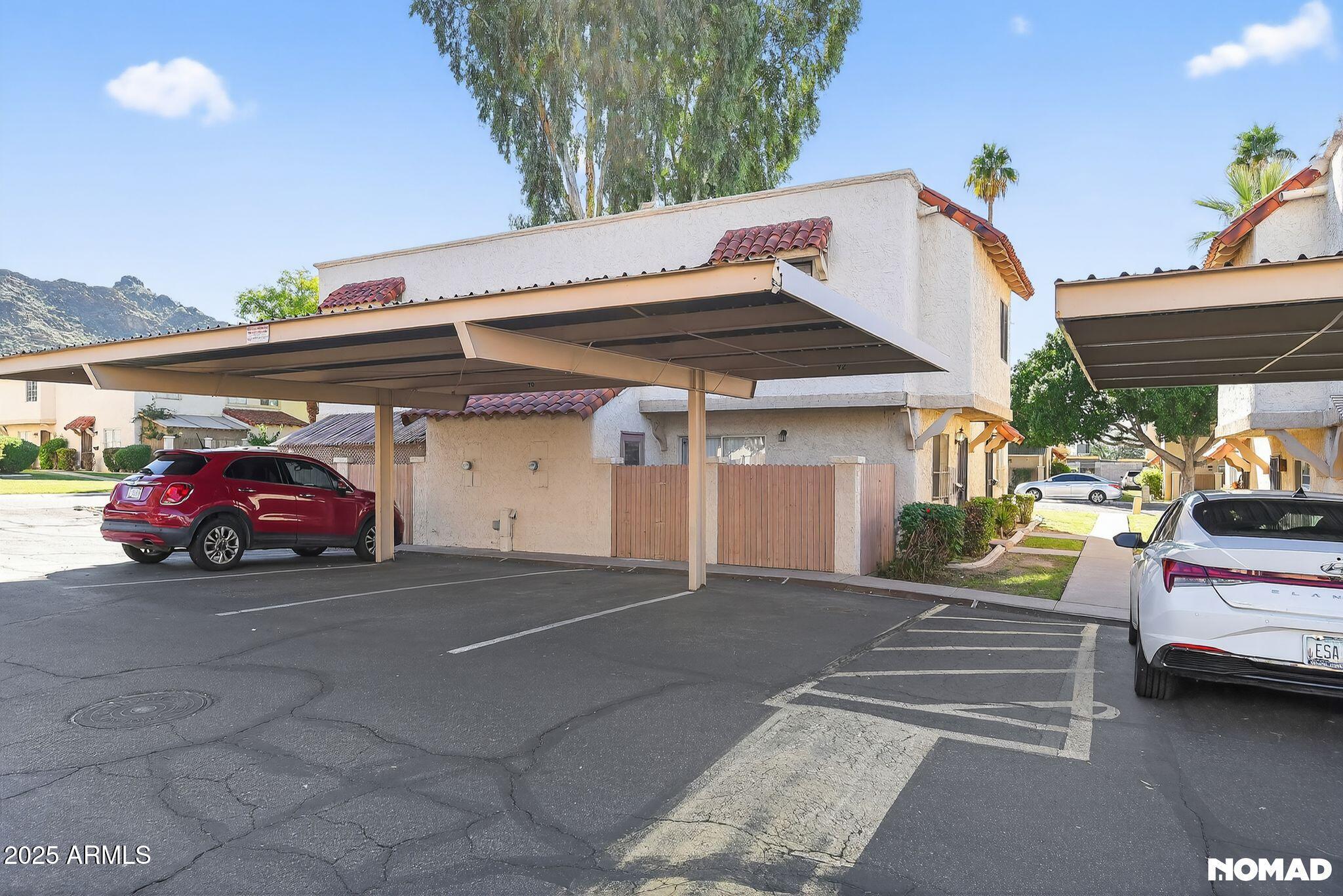 1228 E LAWRENCE Lane