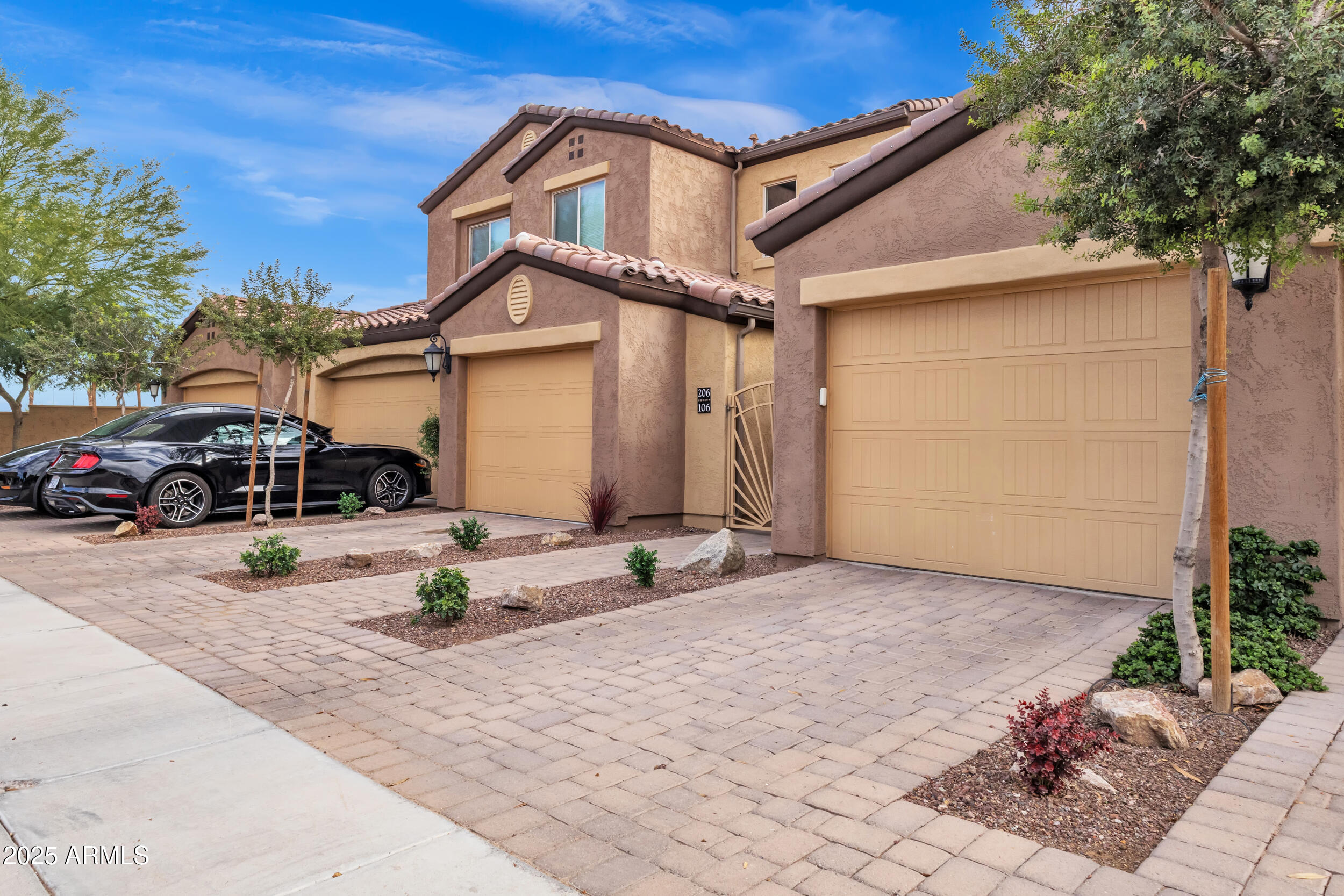 250 W QUEEN CREEK Road, 106