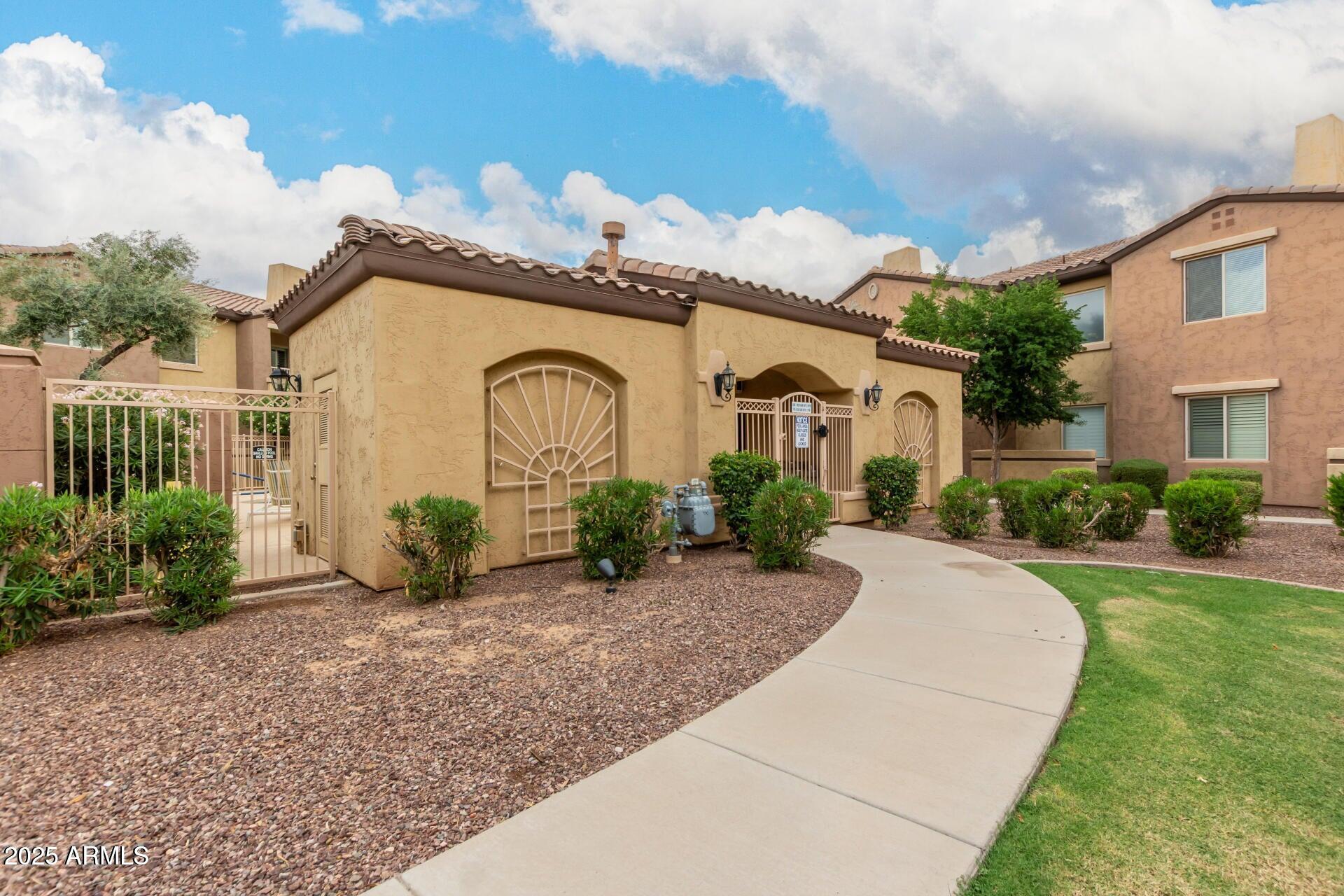 250 W QUEEN CREEK Road, 106