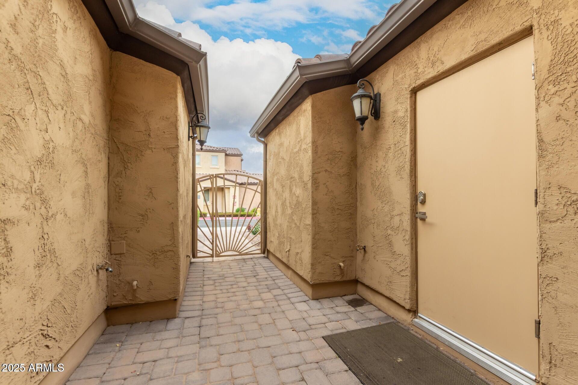 250 W QUEEN CREEK Road, 106