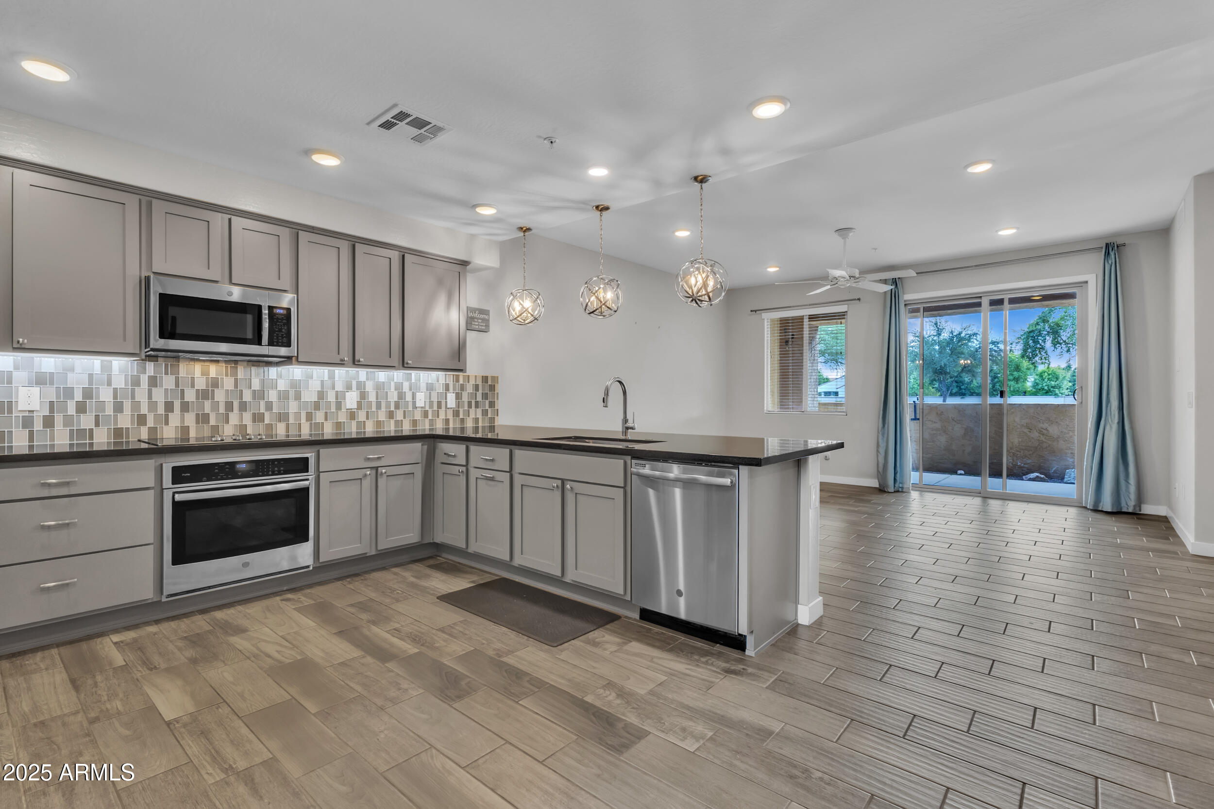 250 W QUEEN CREEK Road, 106